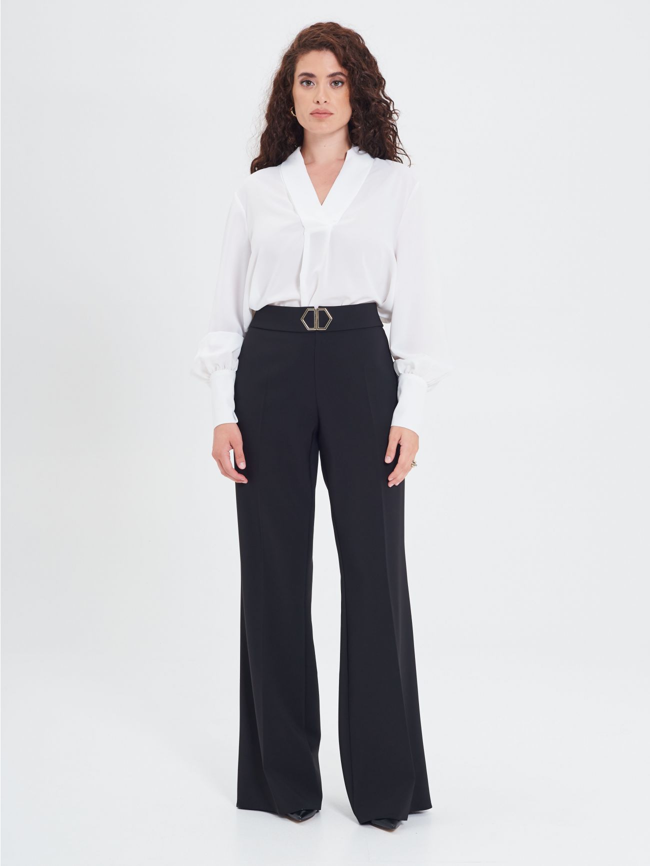 Curvy White Blouse det_1