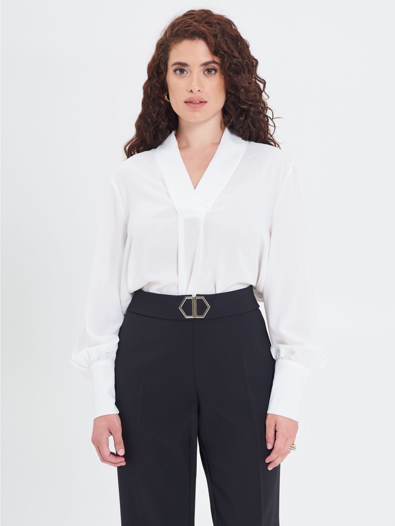 Curvy White Blouse det_3