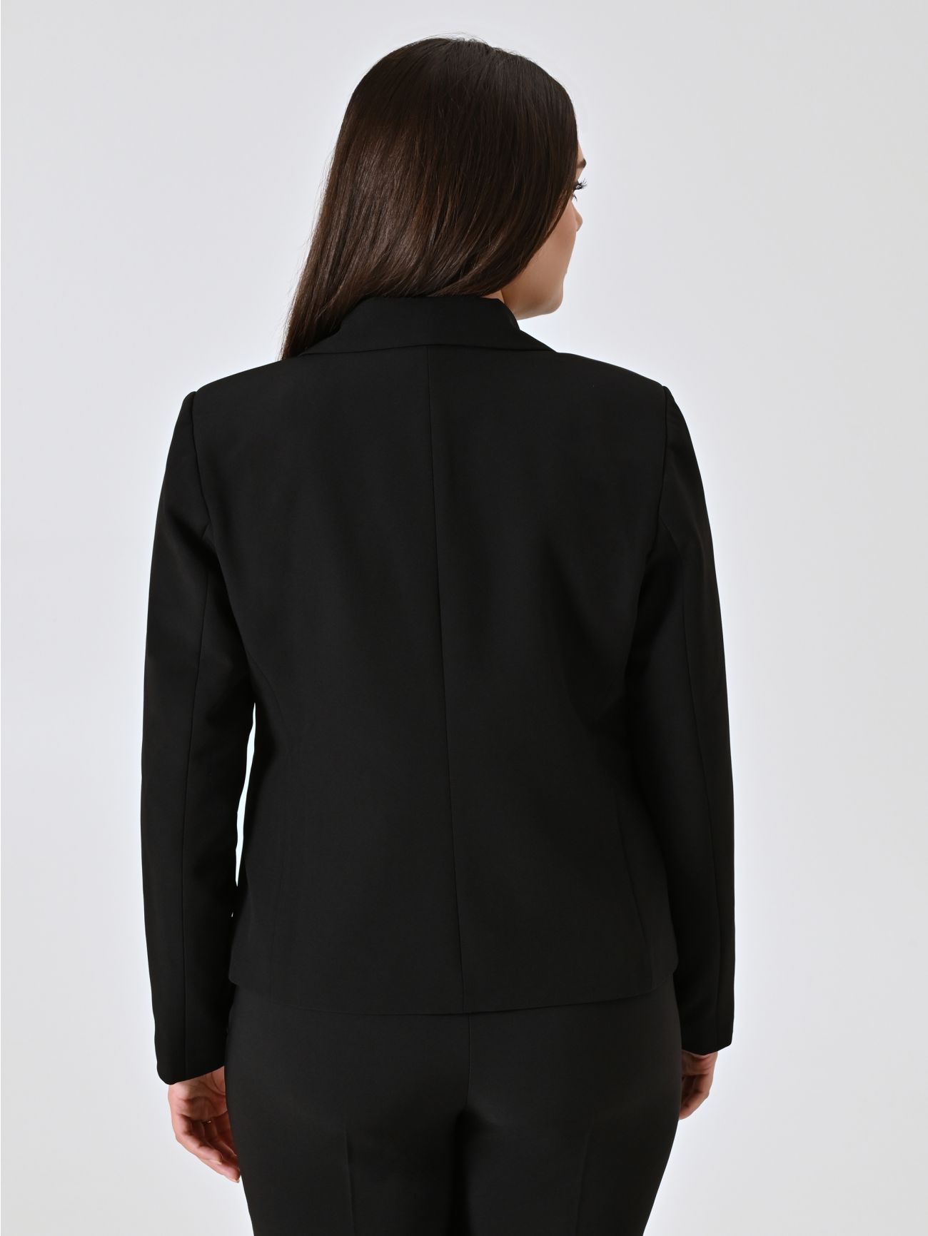 Curvy-Jacke mit einem Knopf in Schwarz det_3