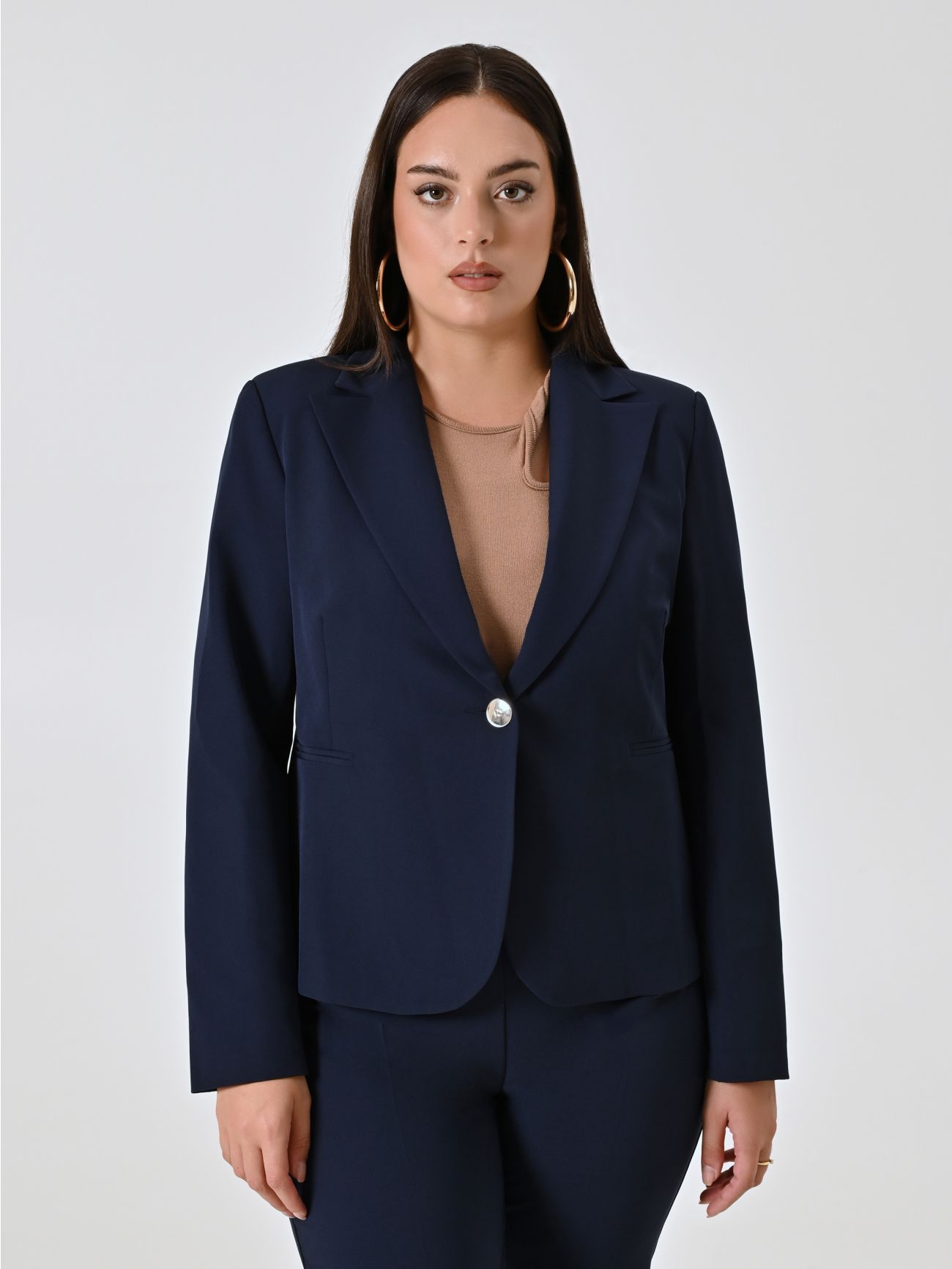 Curvy-Jacke mit einem Knopf in Blau in_i7
