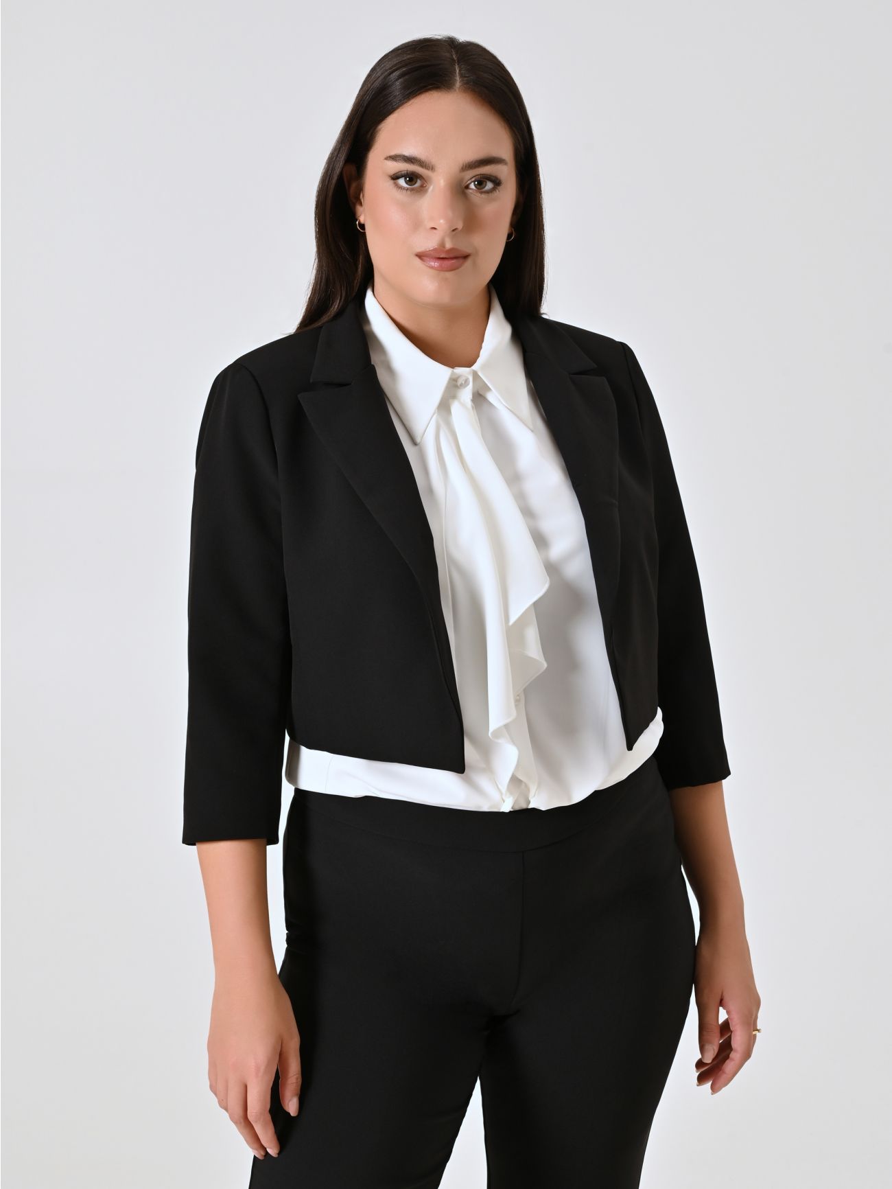 Kurze Curvy-Jacke in Schwarz in_i7