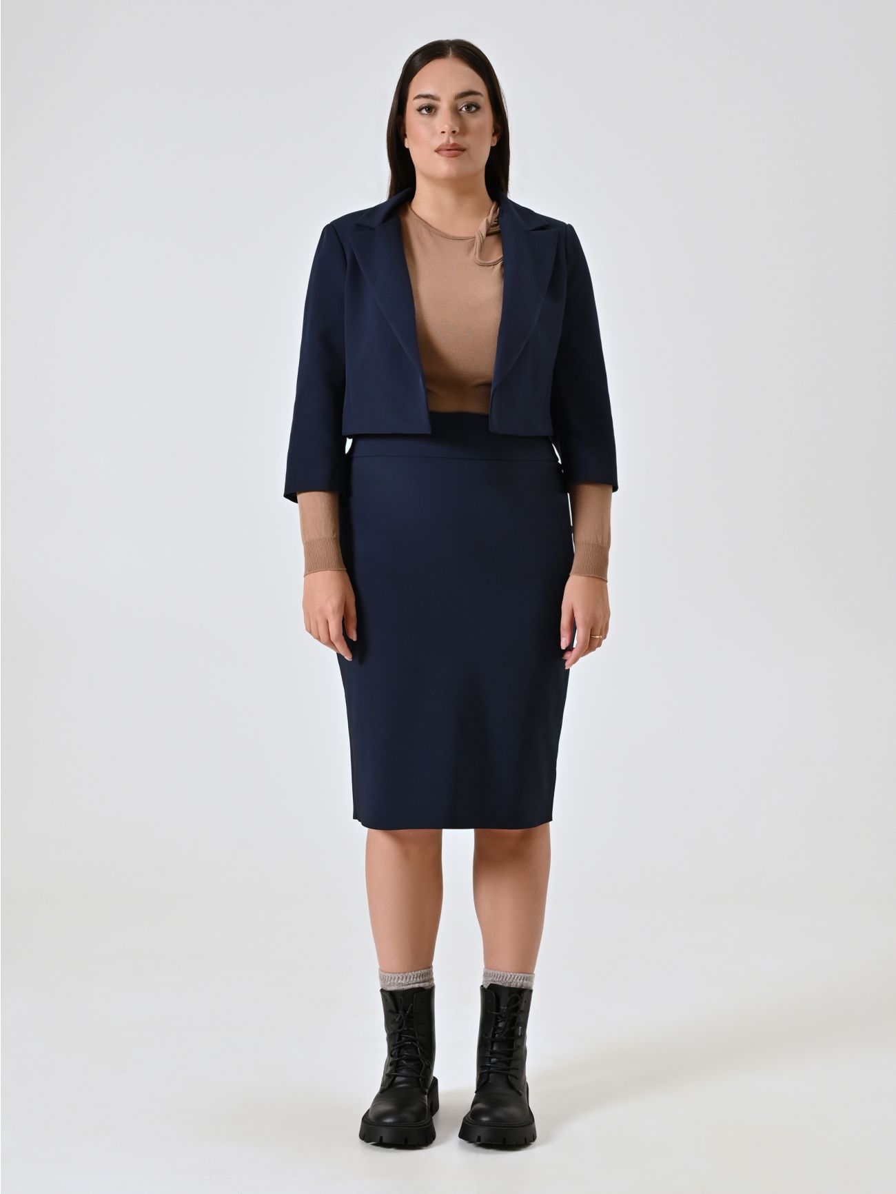 Kurze Curvy-Jacke in Blau det_1