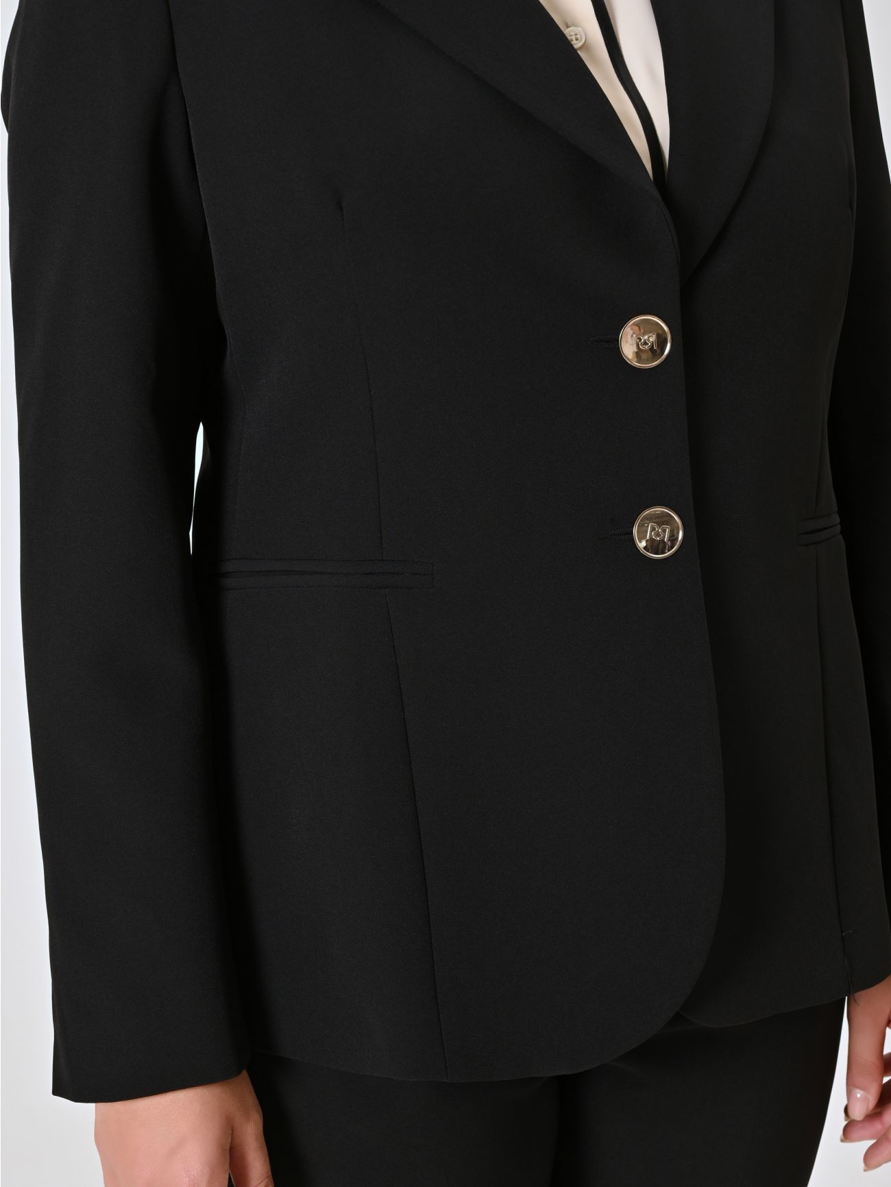 Curvy-Jacke mit zwei Knöpfen in Schwarz in_i5