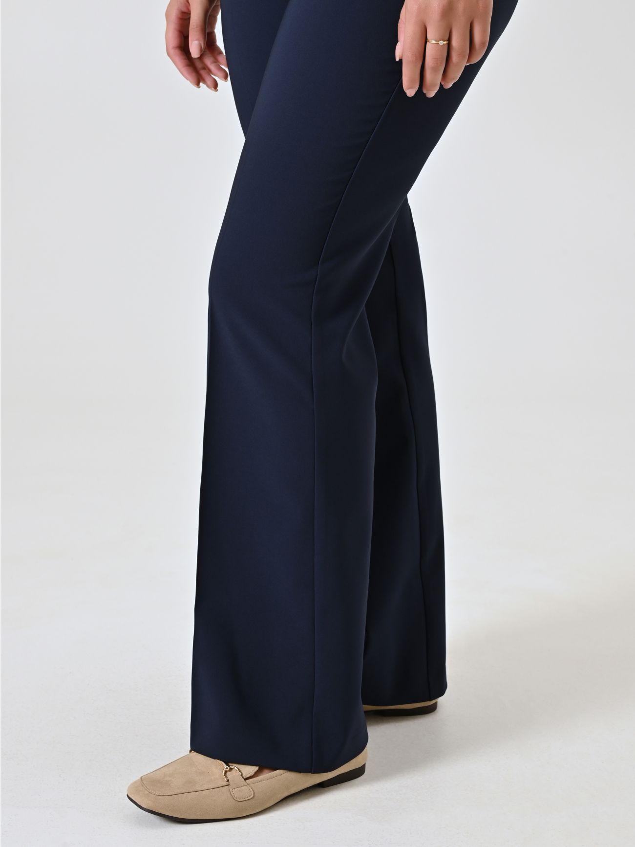 Curvy-Schlaghose in Blau in_i5