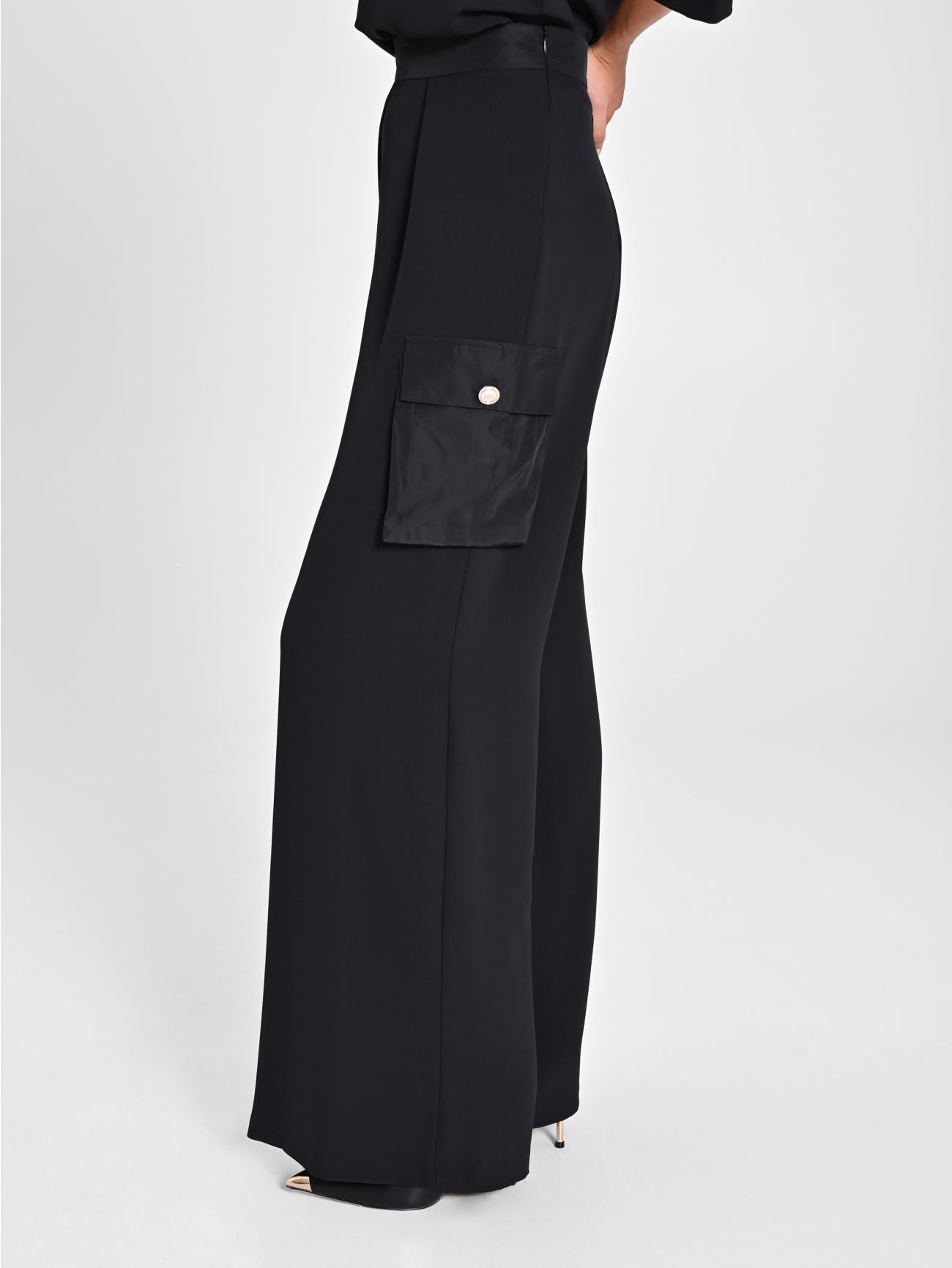 Trousers with Taffeta Pocket in_i7