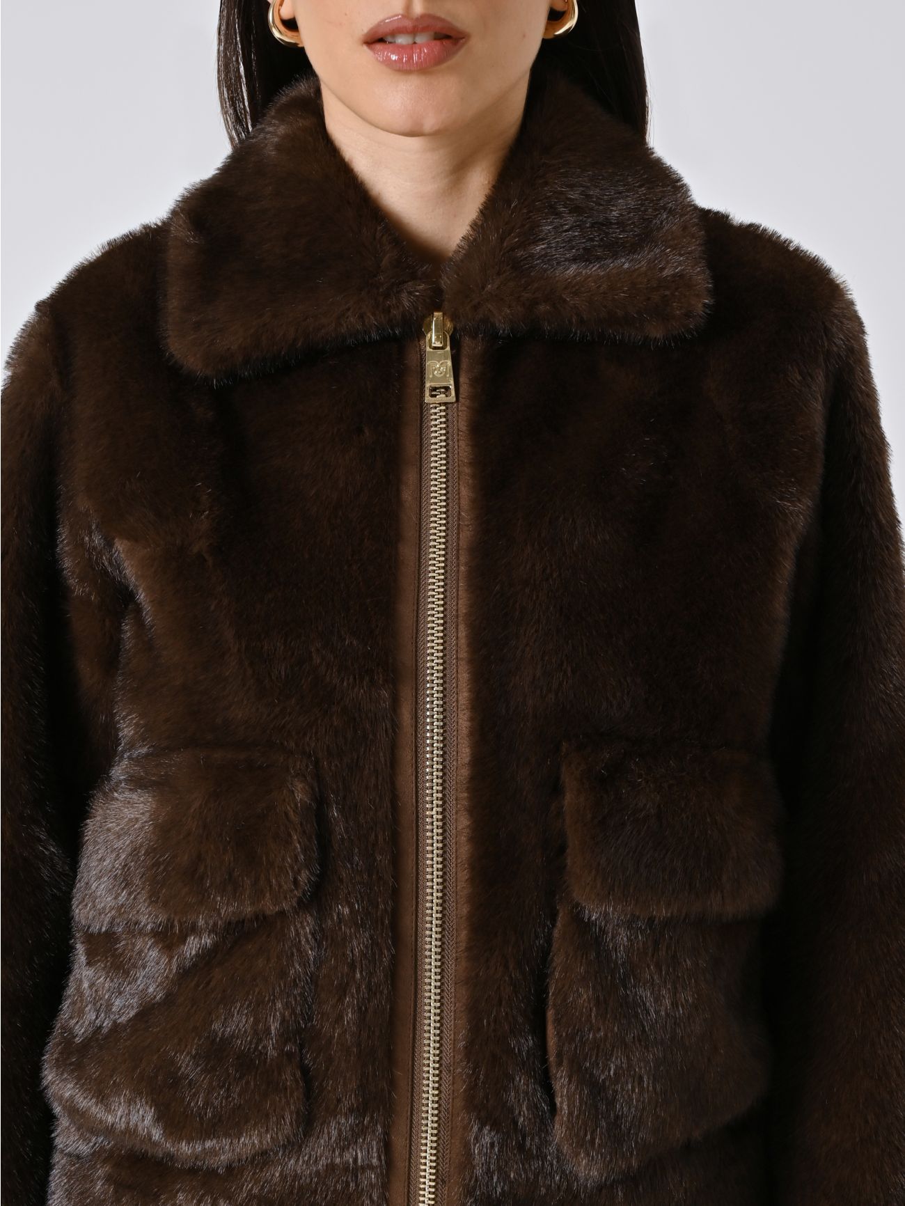 Chaqueta corta de pelo sintético marrón in_i5