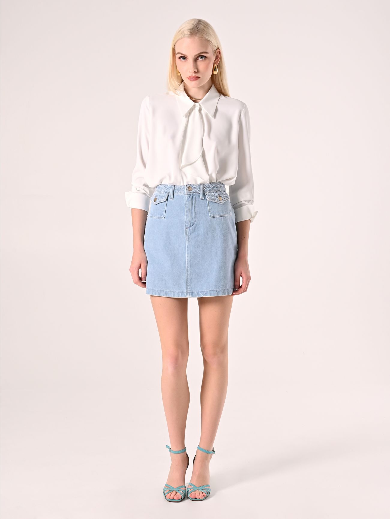 Jupe courte forme « de ligne A » en denim clair det_1