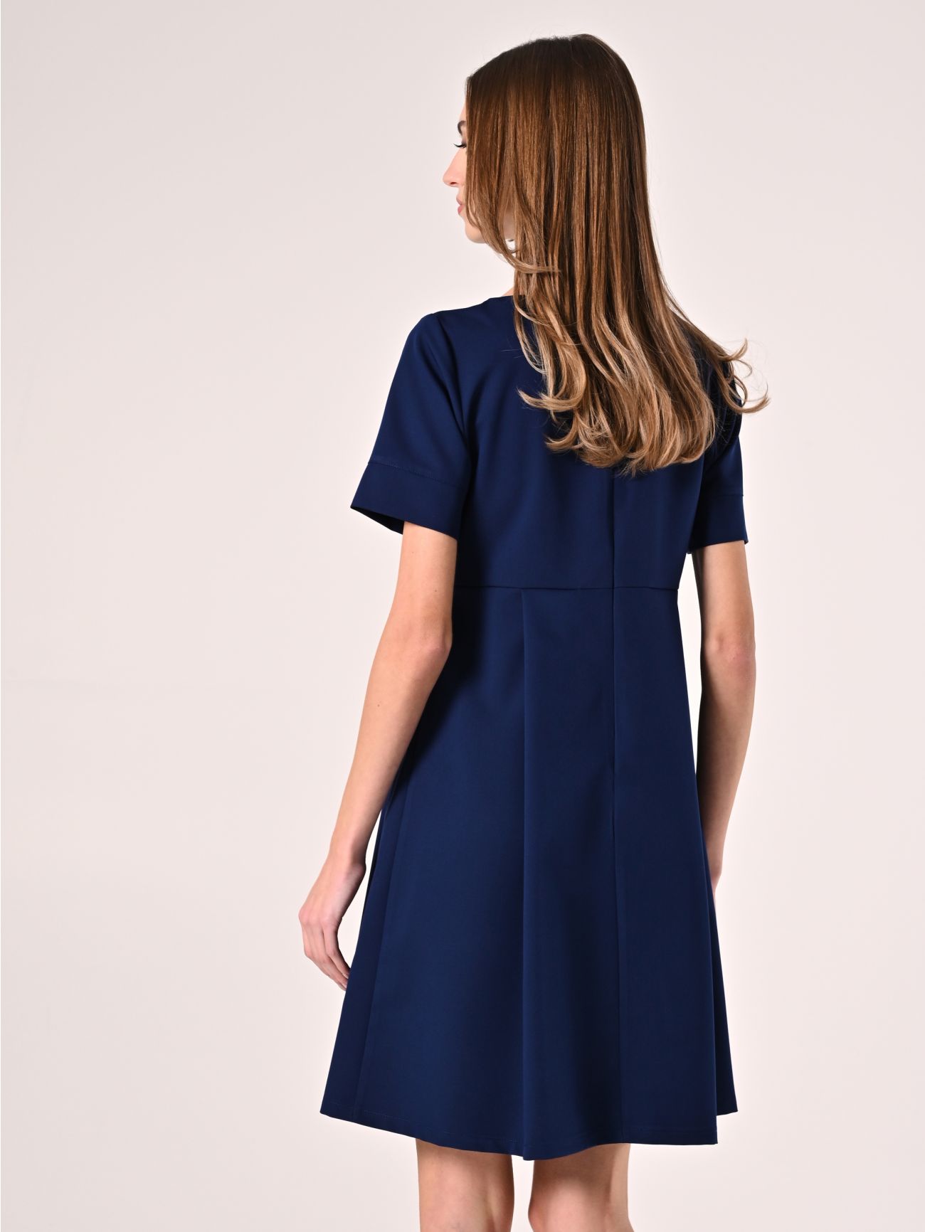 Kleid in Blau mit kurzen Ärmeln det_3
