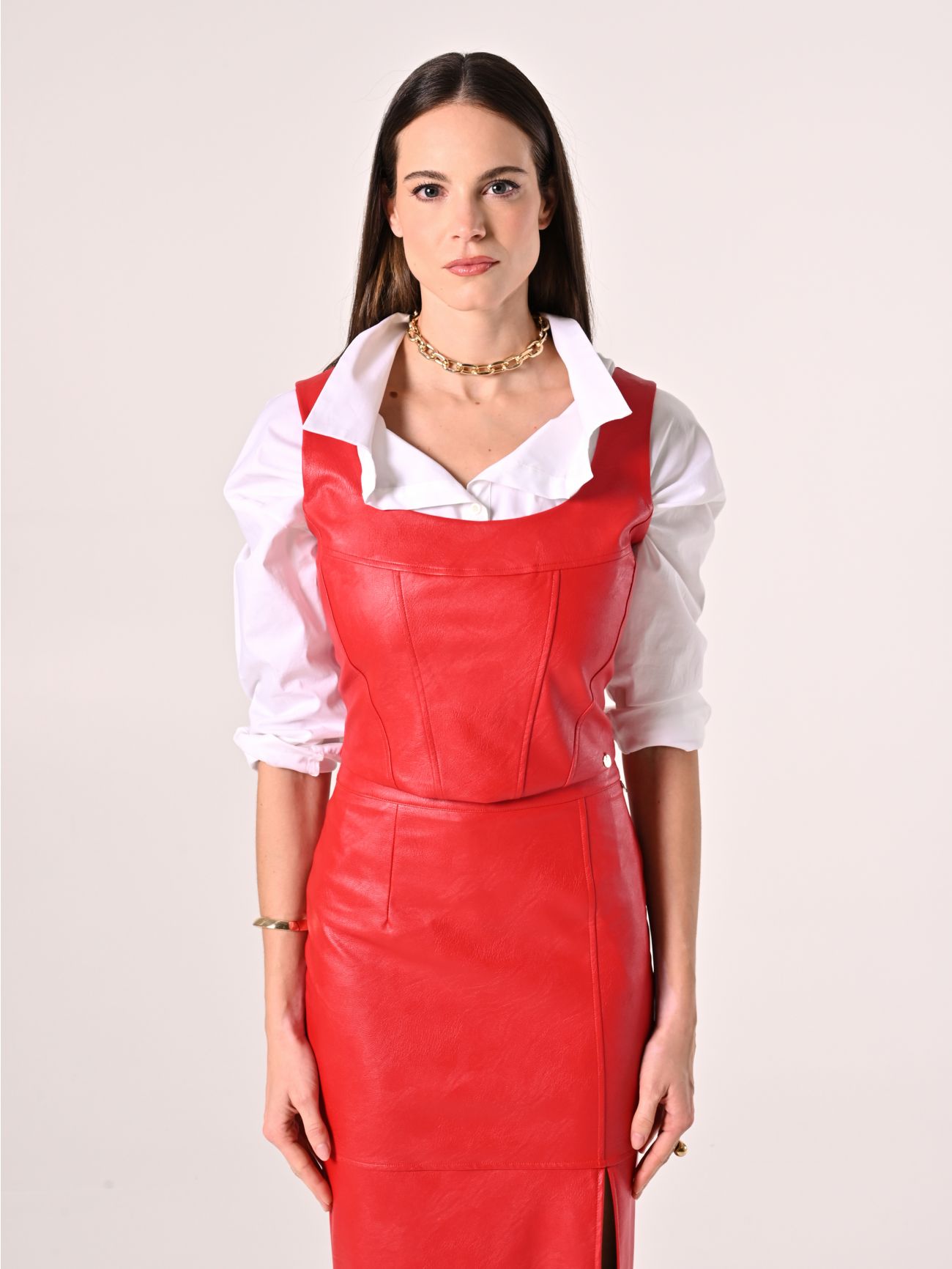 Haut en simili-cuir rouge det_2