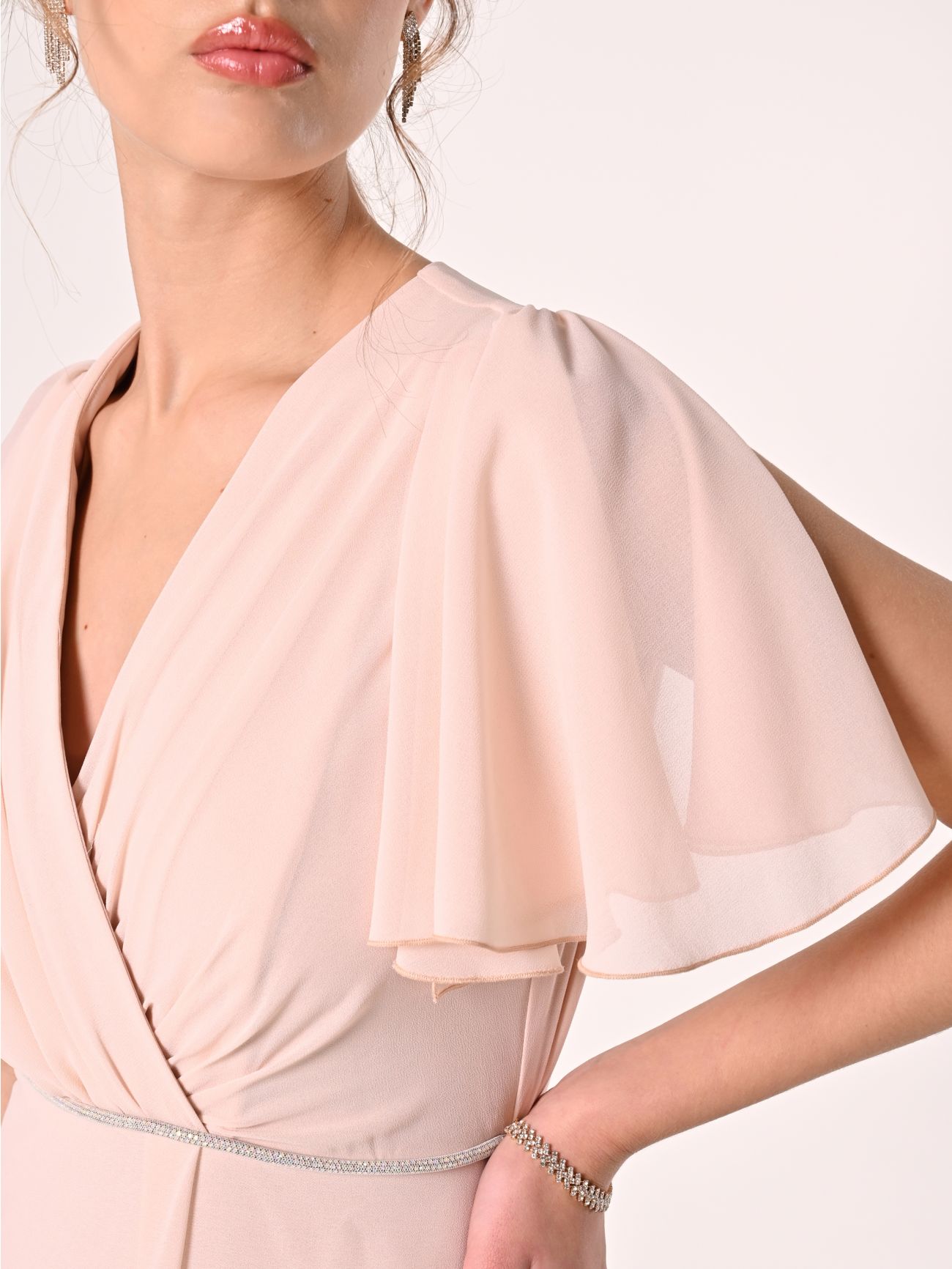 Vestido largo de georgette con ribete de pedrería in_i5