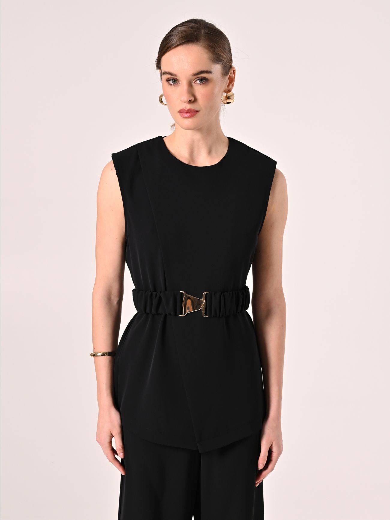 Blouse en tissu crêpe cady noire det_2