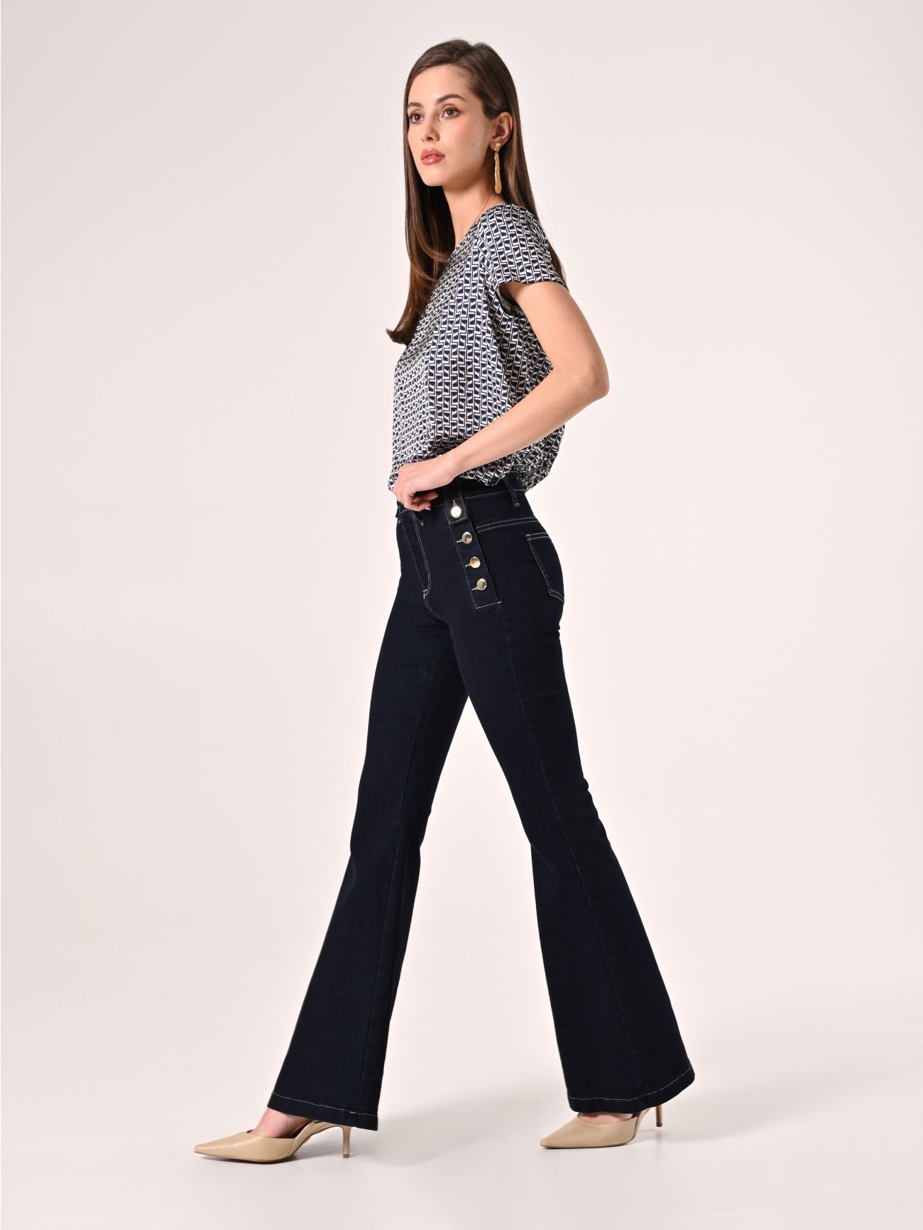 Flared Jeans with Buttons in_i7