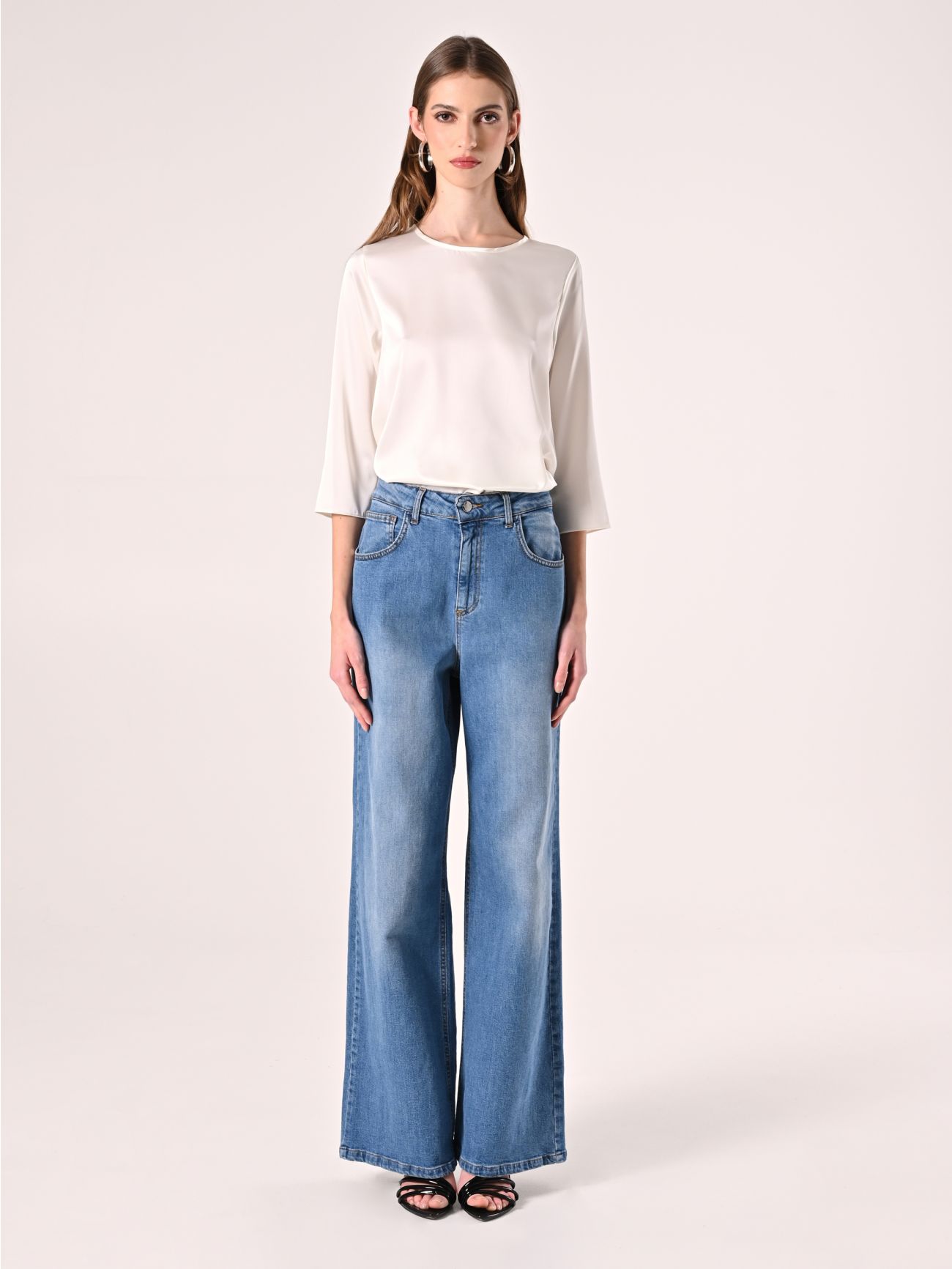 Bluse aus Satin in Weiß det_1