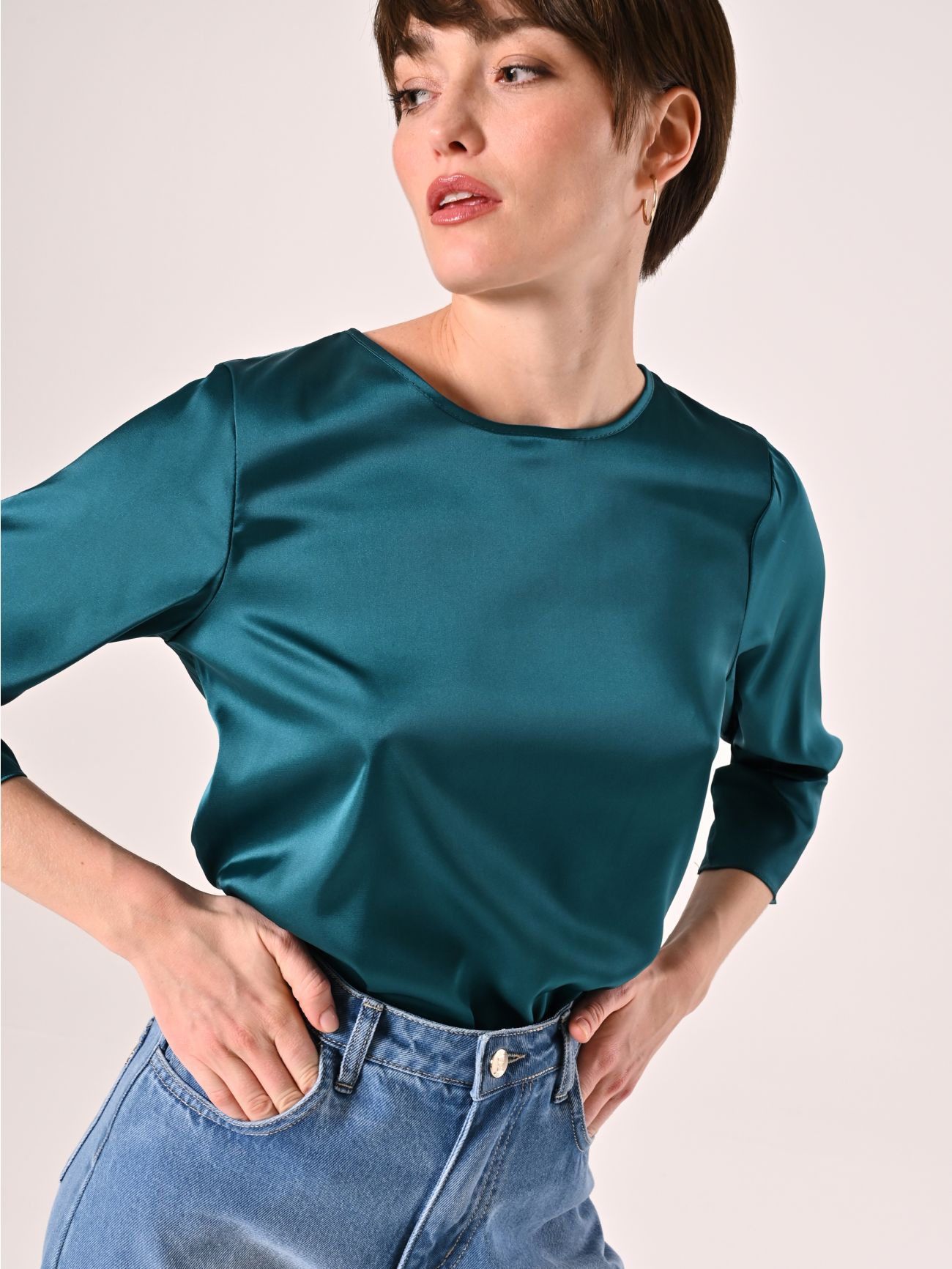Bluse aus Satin in Grün in_i7