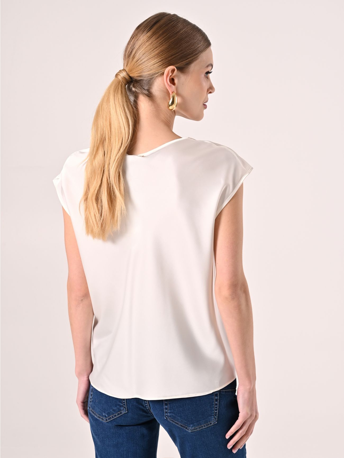 Bluse aus Satin in Weiß det_3
