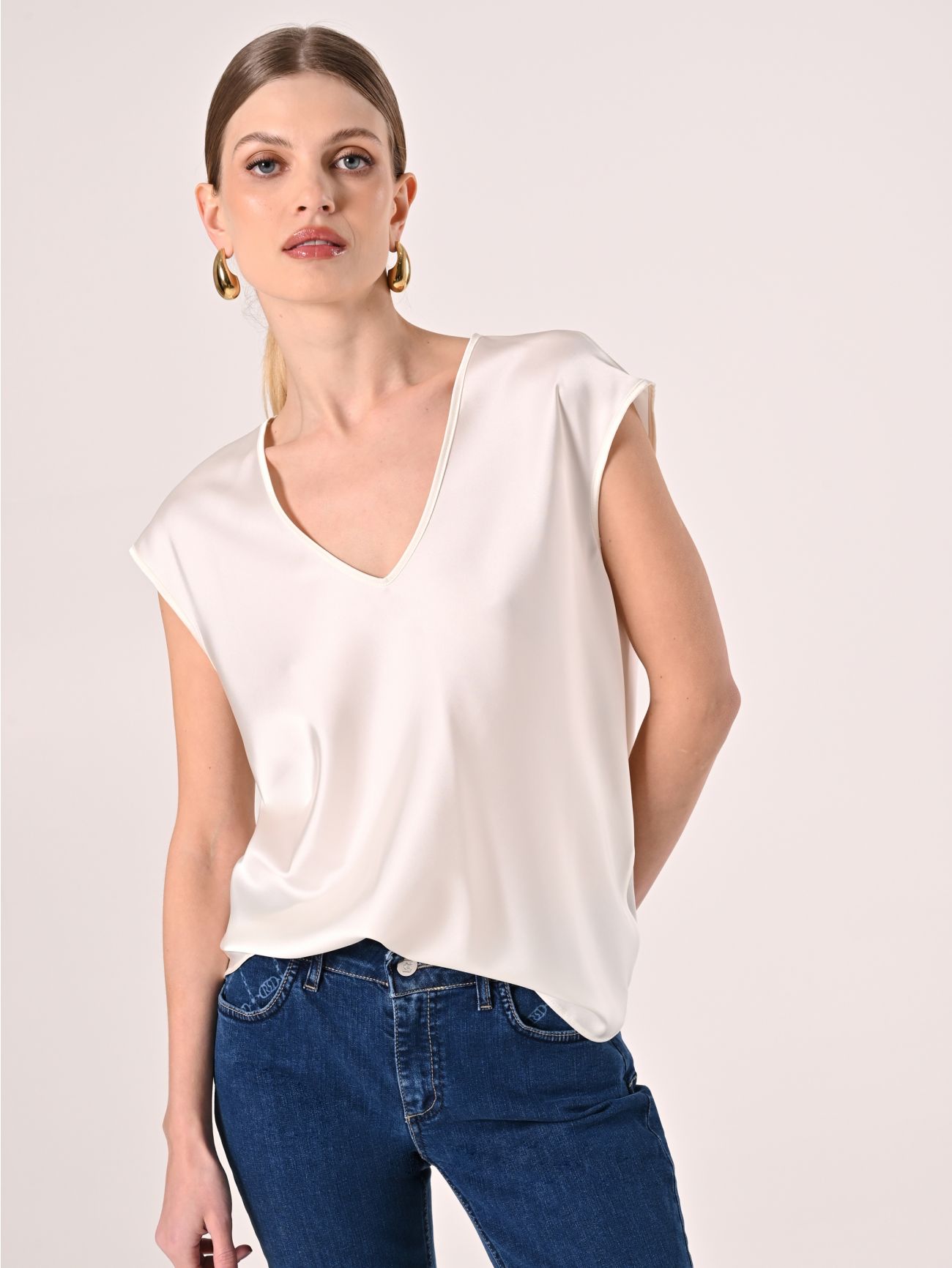 Bluse aus Satin in Weiß in_i7