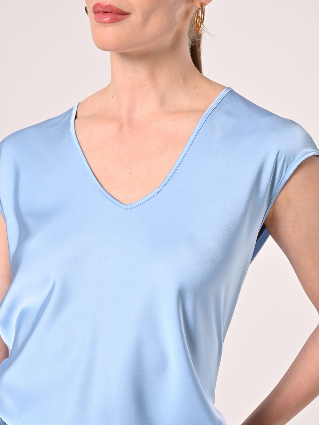 Bluse aus Satin in Hellblau in_i5