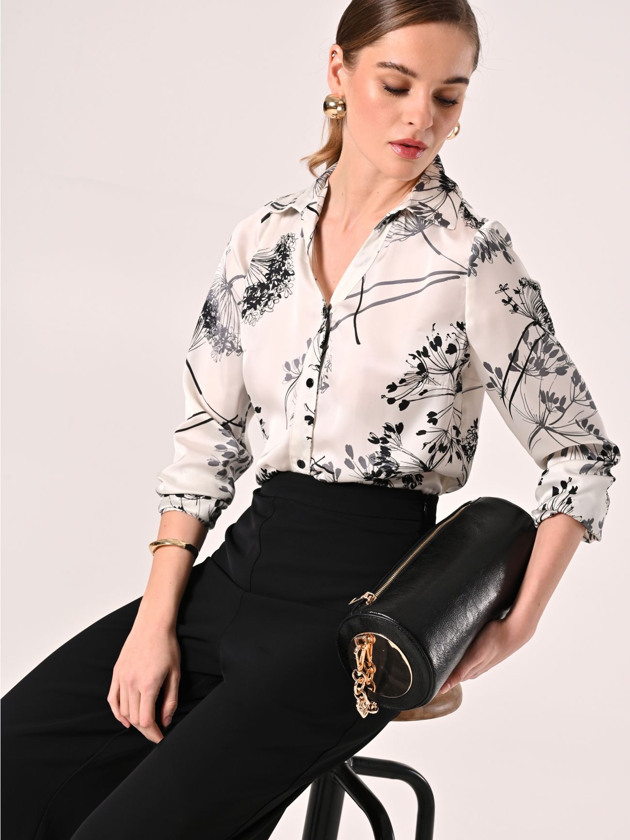 Bluse mit Blumenmuster in Schwarz & Weiß  Rinascimento
