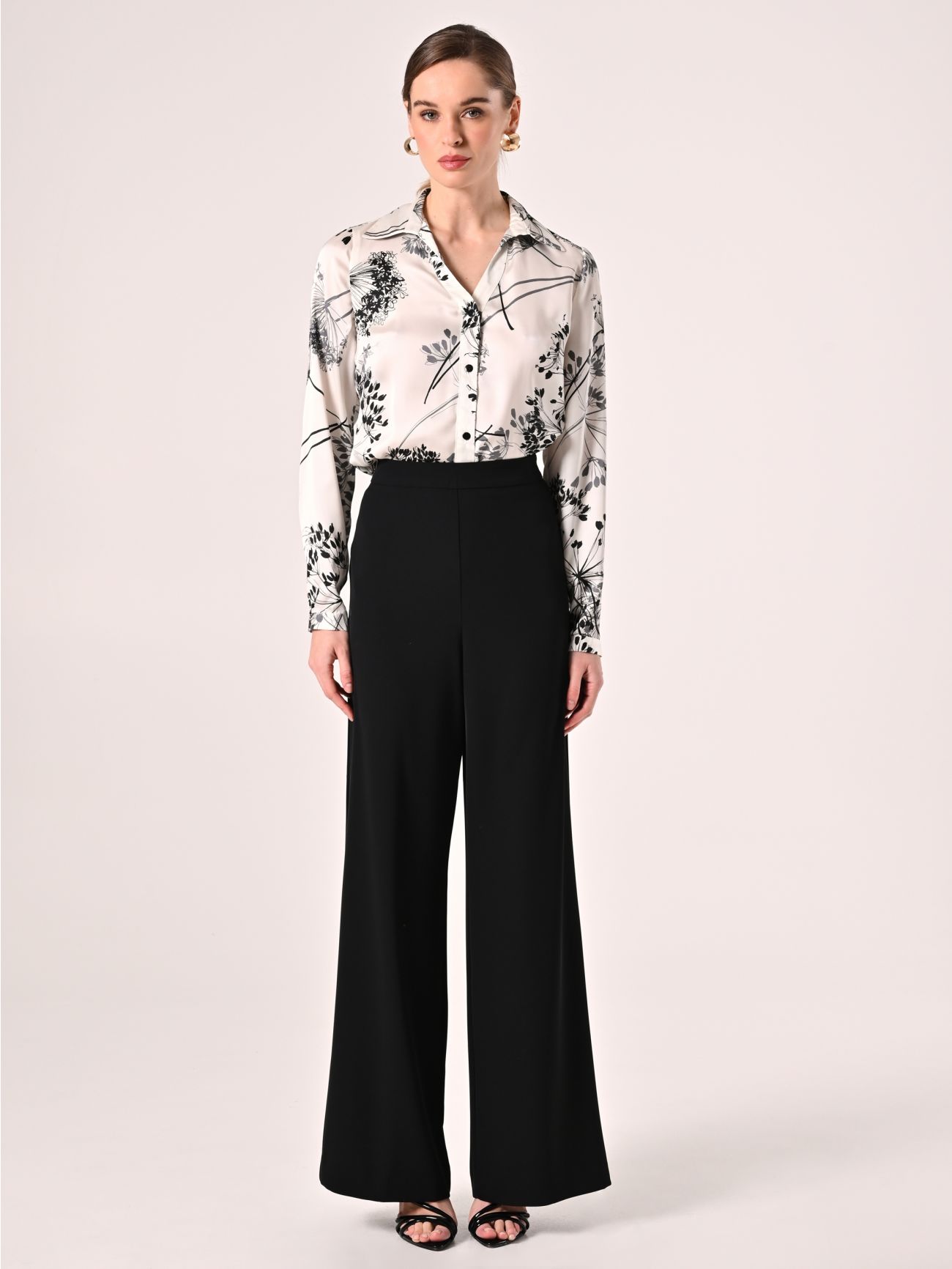 Wide-Leg Trousers in Black Cady det_1