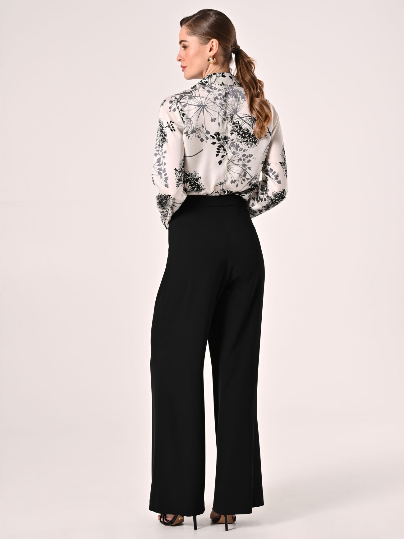 Wide-Leg Trousers in Black Cady det_3