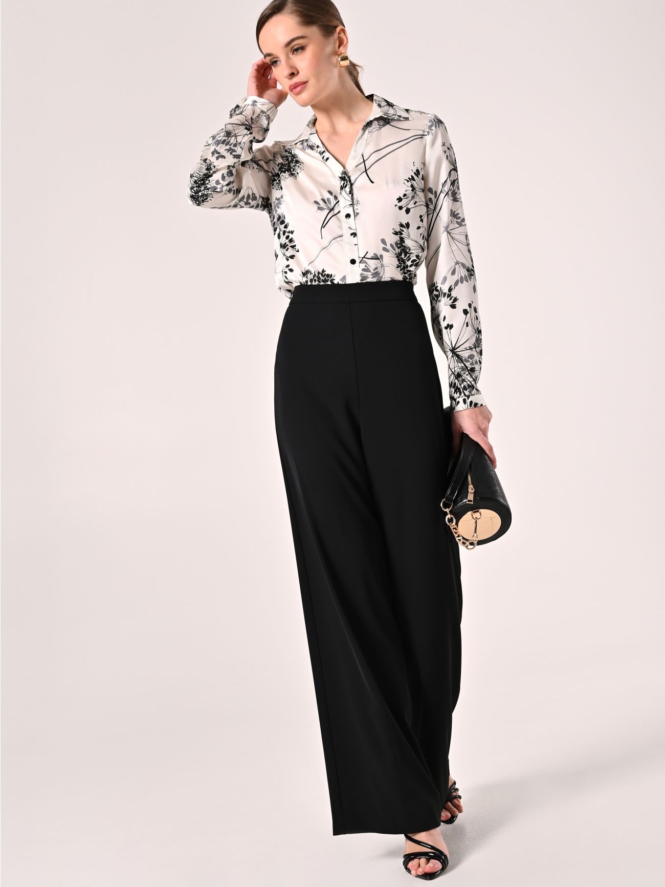 Wide-Leg Trousers in Black Cady sp_e1