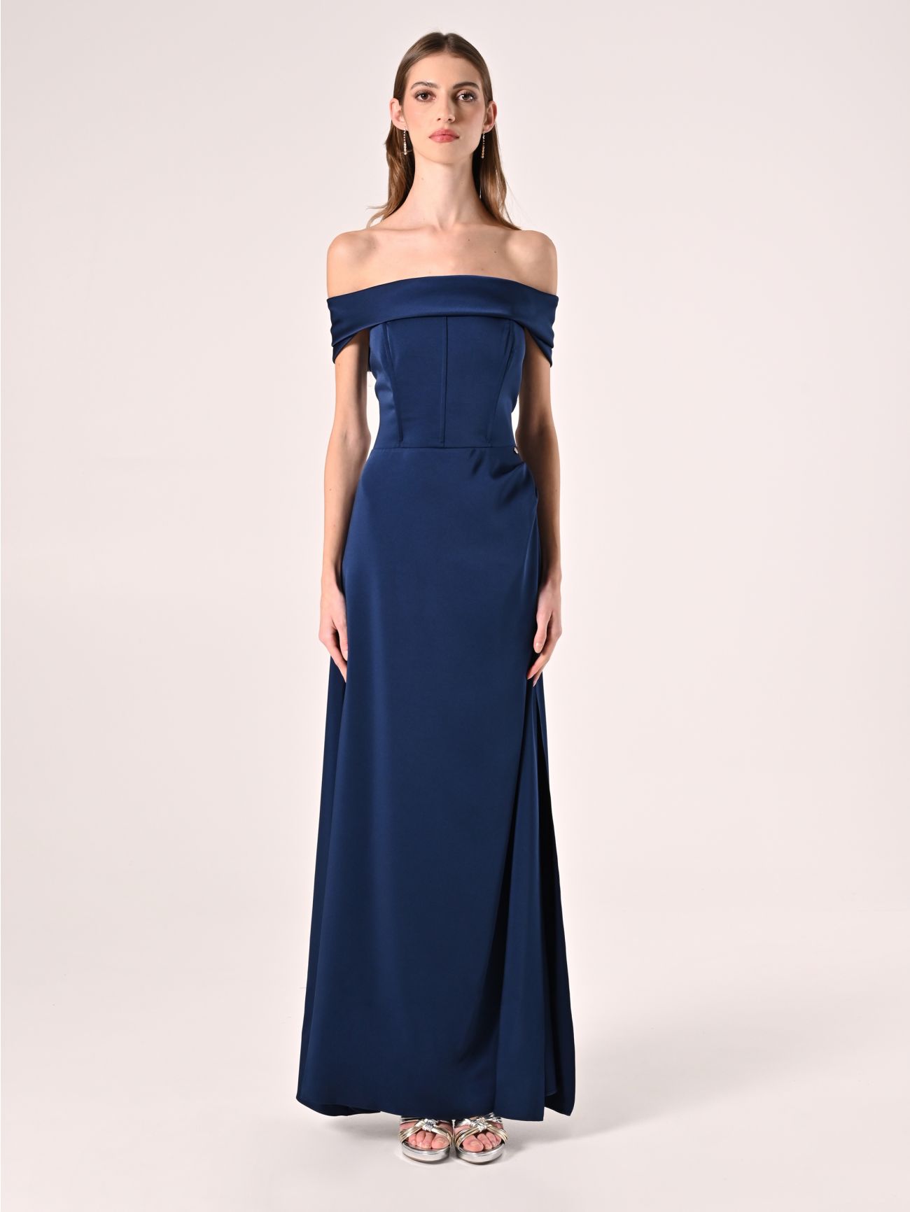 Long Off-the-Shoulders Dress in Navy Blue det_1