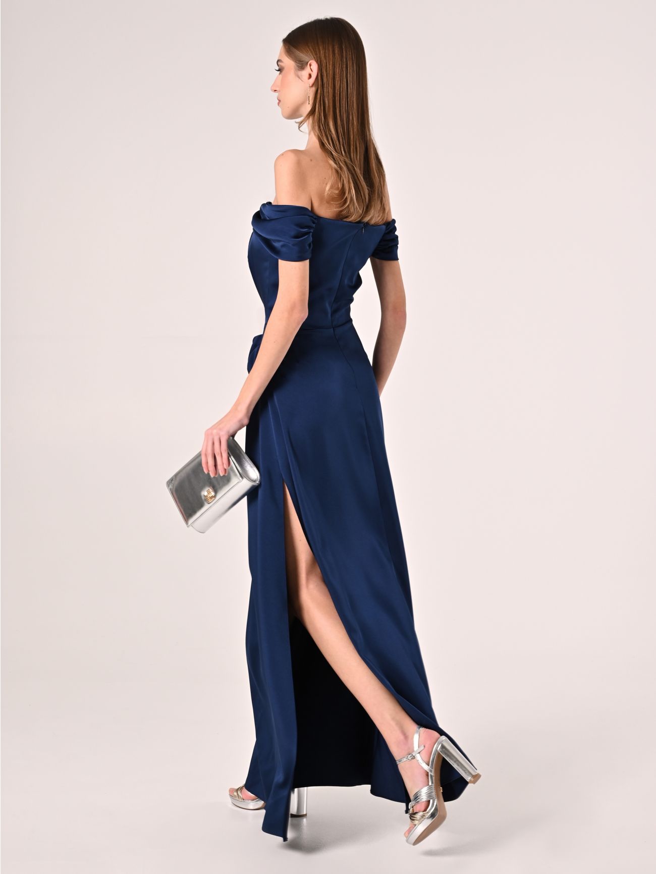 Long Off-the-Shoulders Dress in Navy Blue det_3