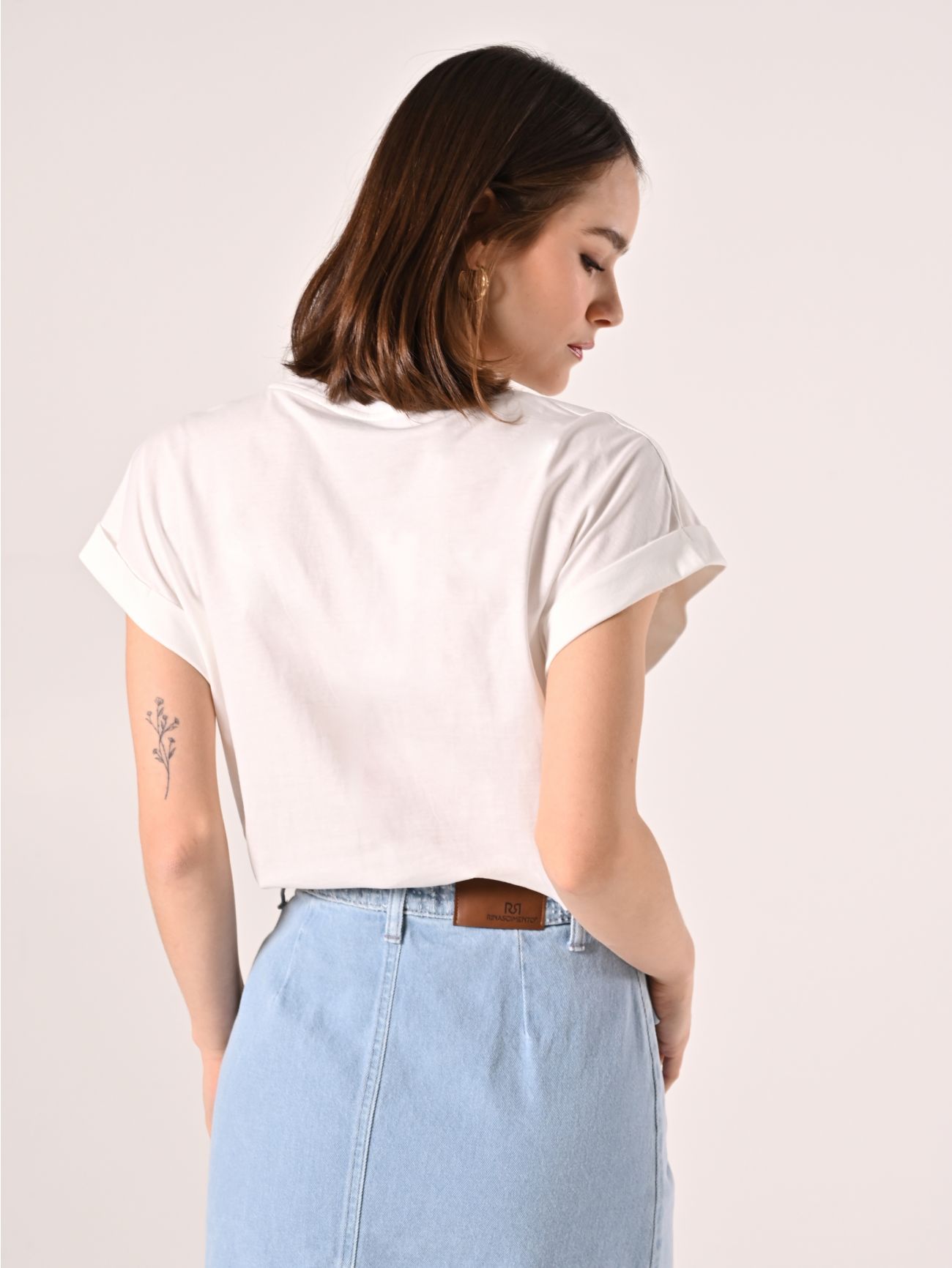 Weißes T-Shirt mit Utility-Taschen det_3