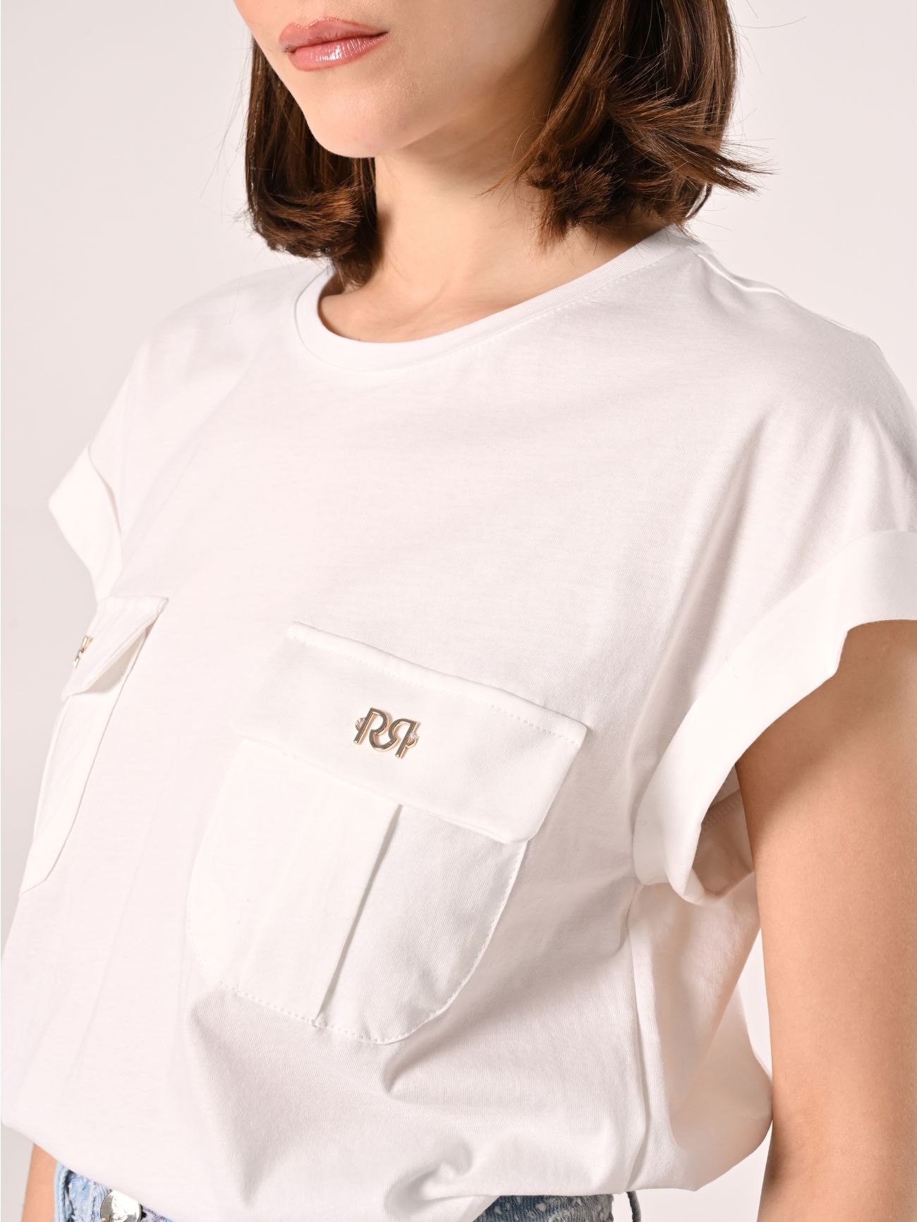 Weißes T-Shirt mit Utility-Taschen in_i5