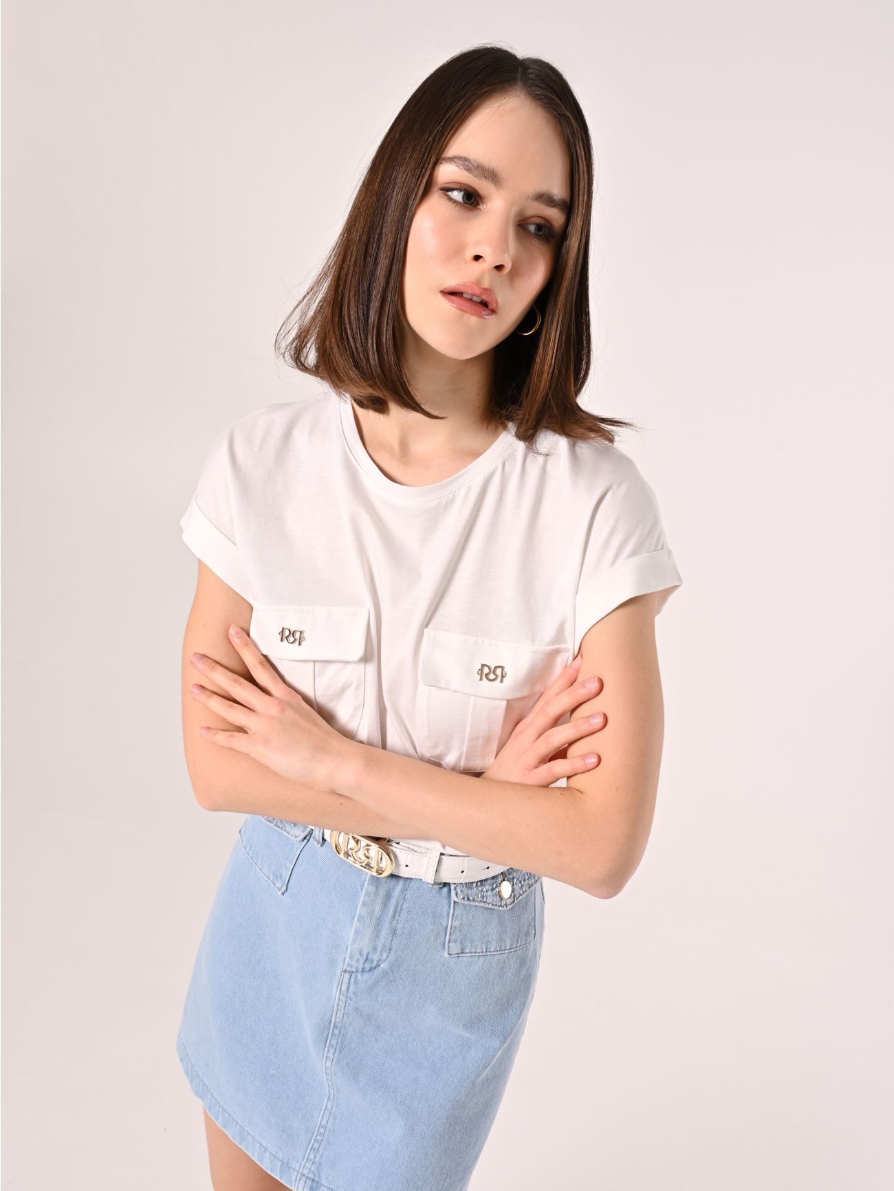 Weißes T-Shirt mit Utility-Taschen in_i7