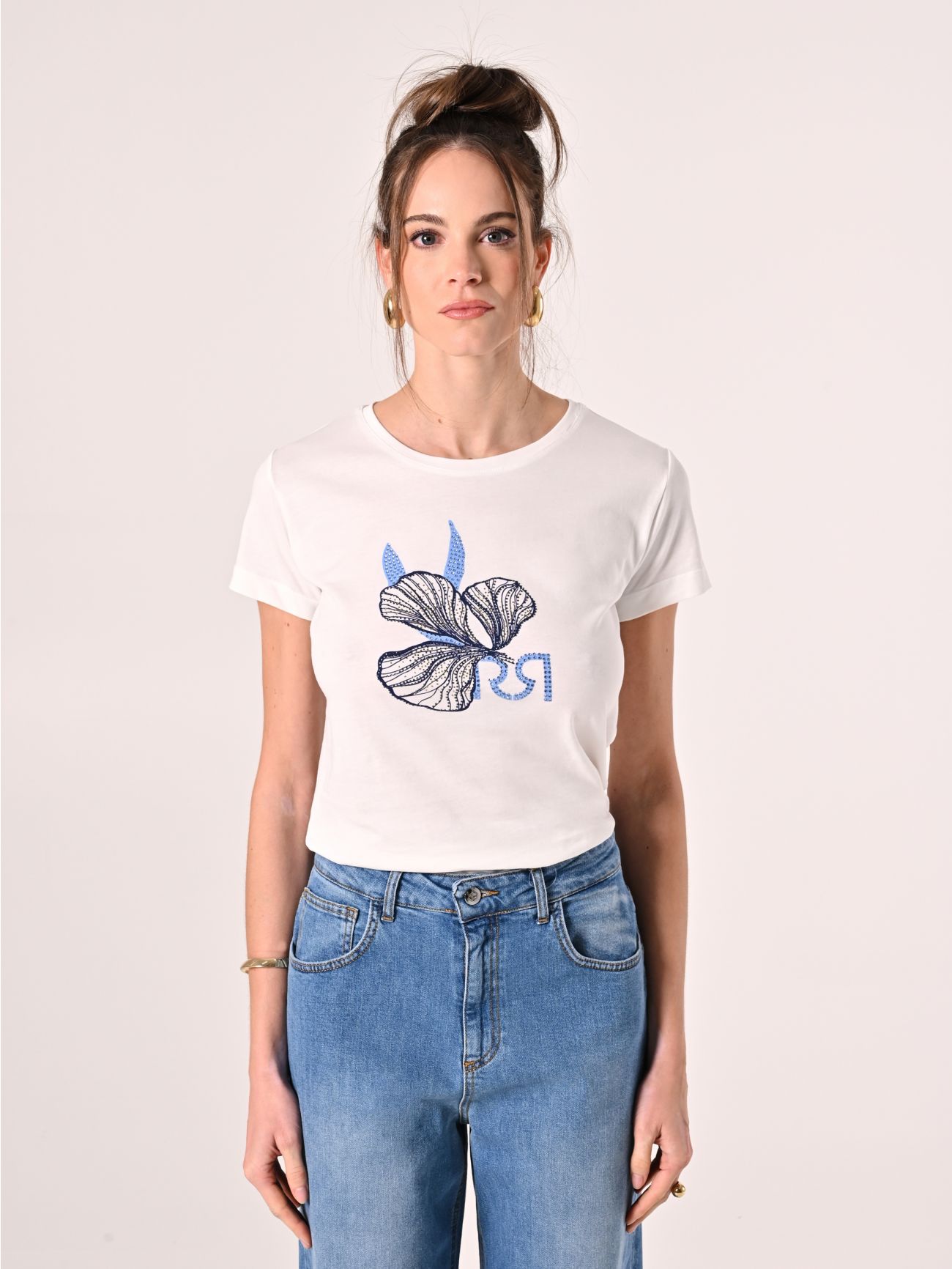 Biały T-shirt z domieszką wiskozy det_2