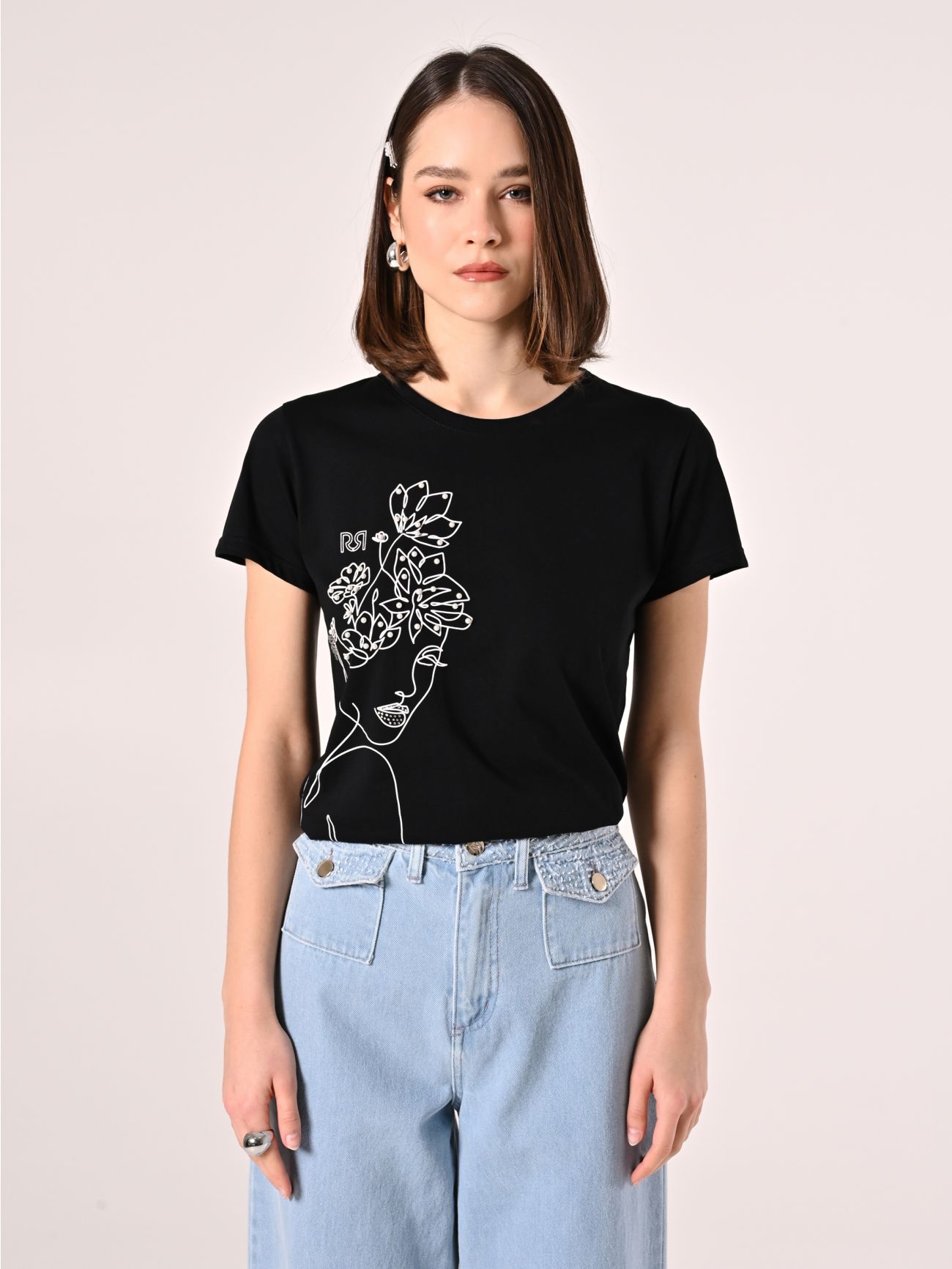 T-Shirt Nera in Cotone con Perle det_2
