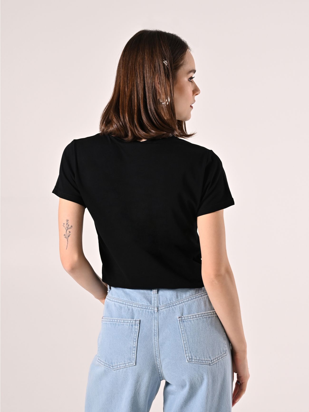 T-Shirt Nera in Cotone con Perle det_3