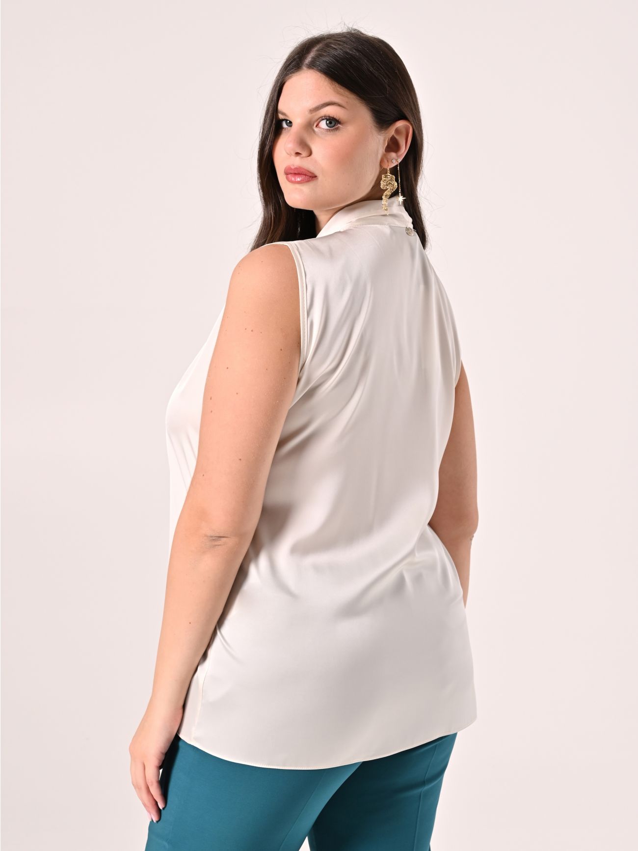 Curvy-Bluse aus Satin in Weiß det_3