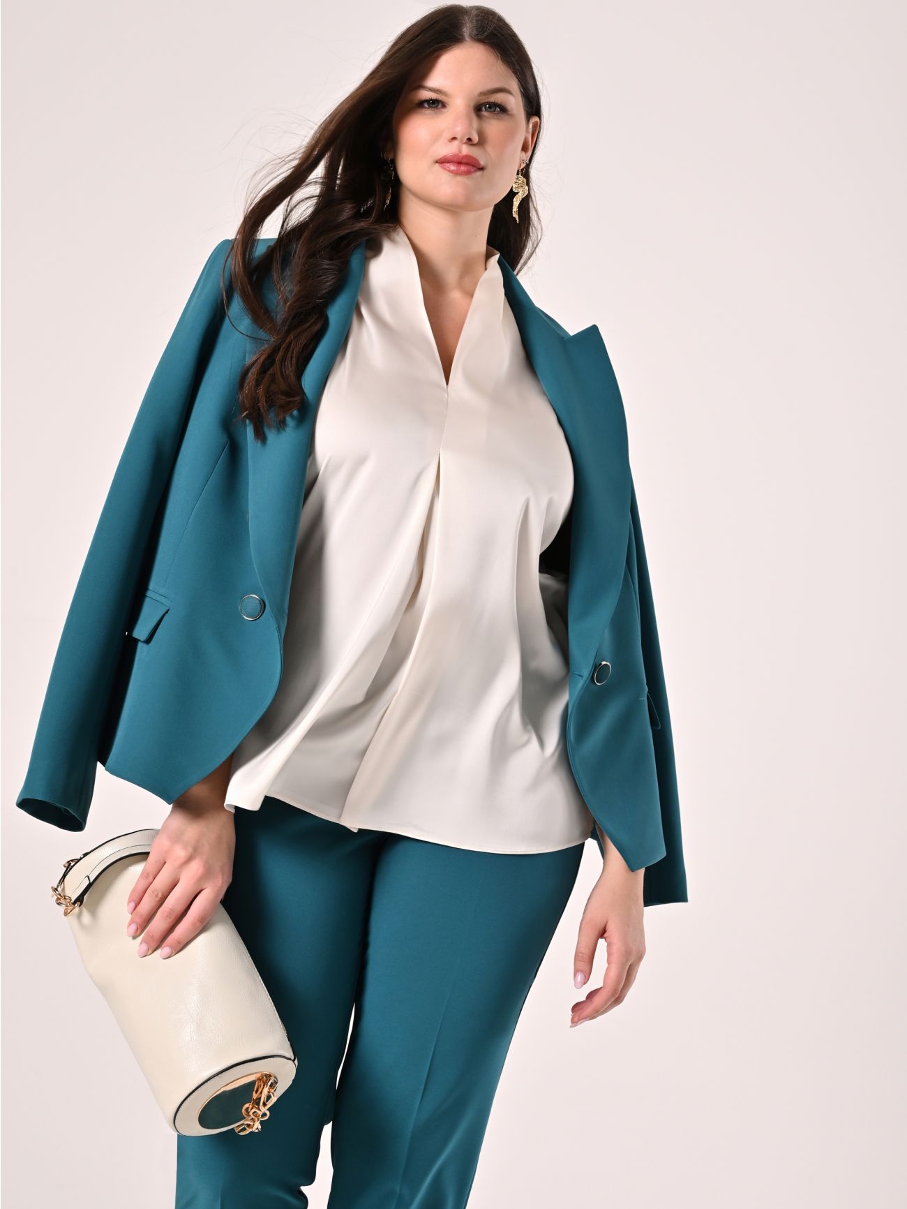 Blusa curvy en satén blanco  Rinascimento