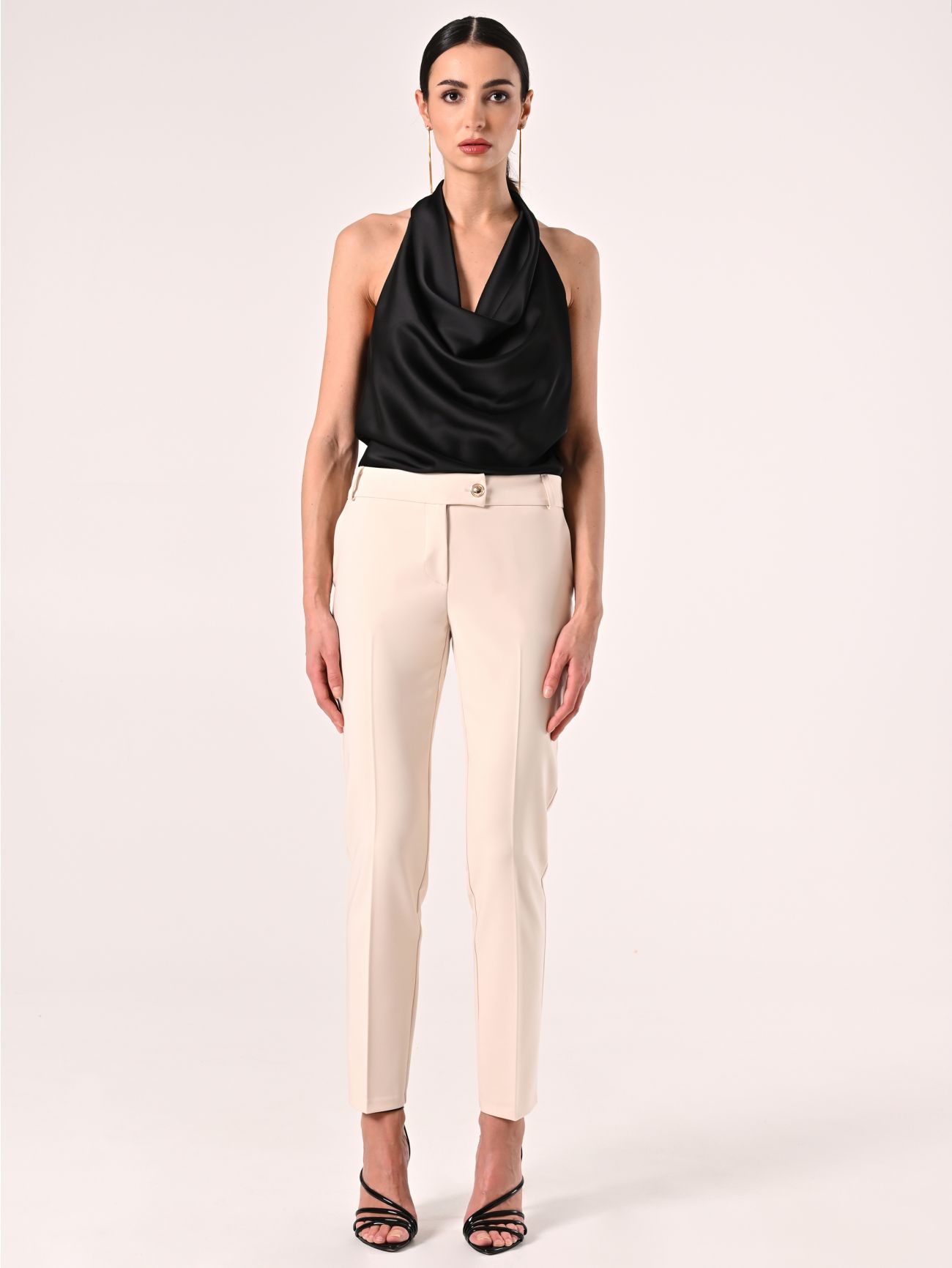 Hose aus technischem Gewebe in hellem Beige det_1