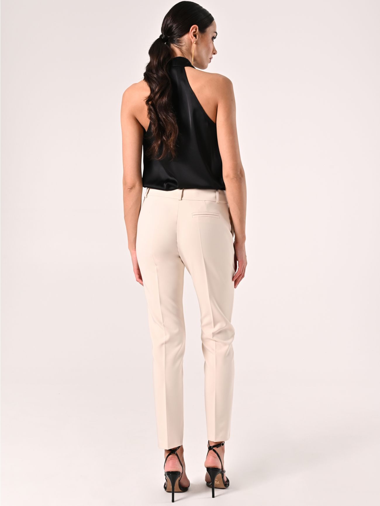 Hose aus technischem Gewebe in hellem Beige det_3
