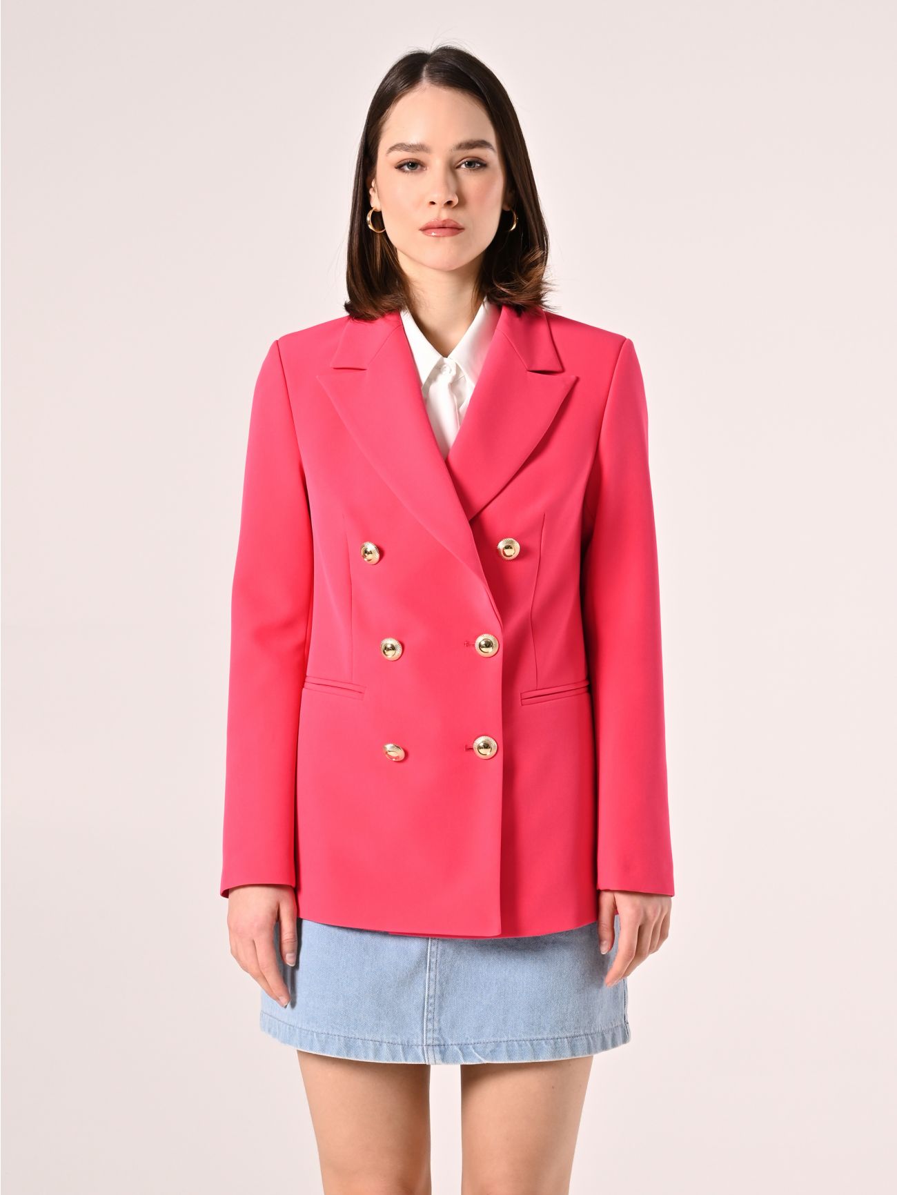 Zweireihige Jacke aus technischem Gewebe in Fuchsia det_2