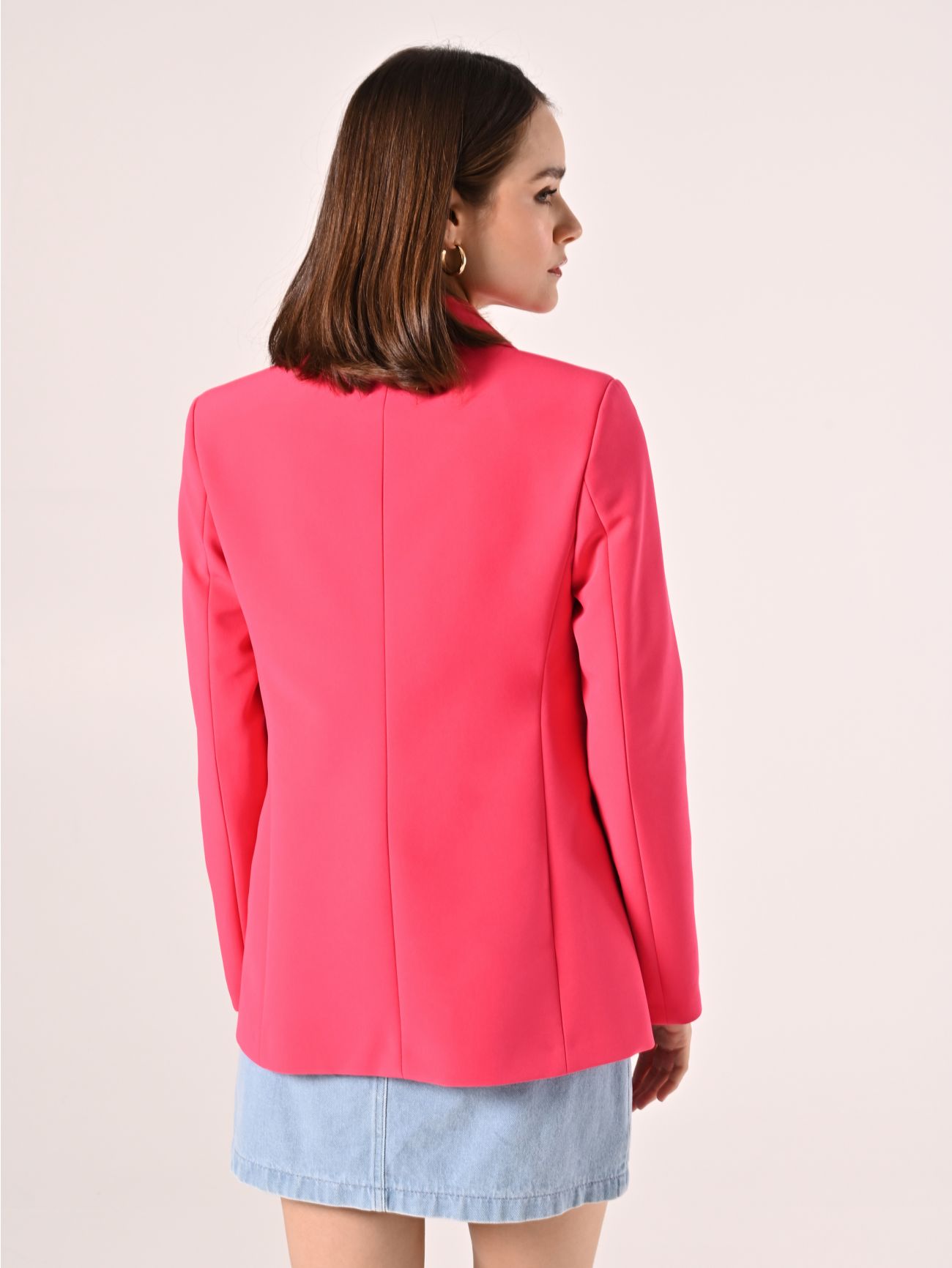 Zweireihige Jacke aus technischem Gewebe in Fuchsia det_3