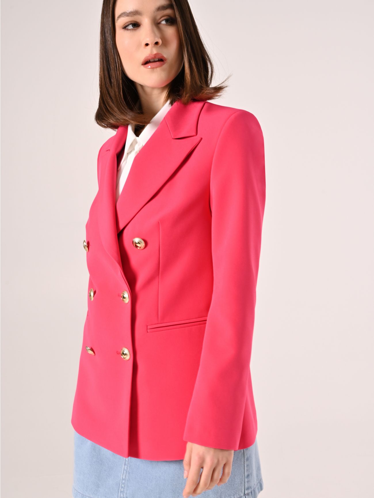 Zweireihige Jacke aus technischem Gewebe in Fuchsia in_i7