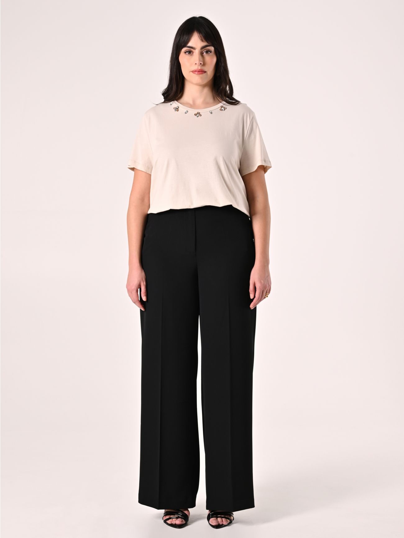Curvy Beige T-Shirt with Gemstones det_1