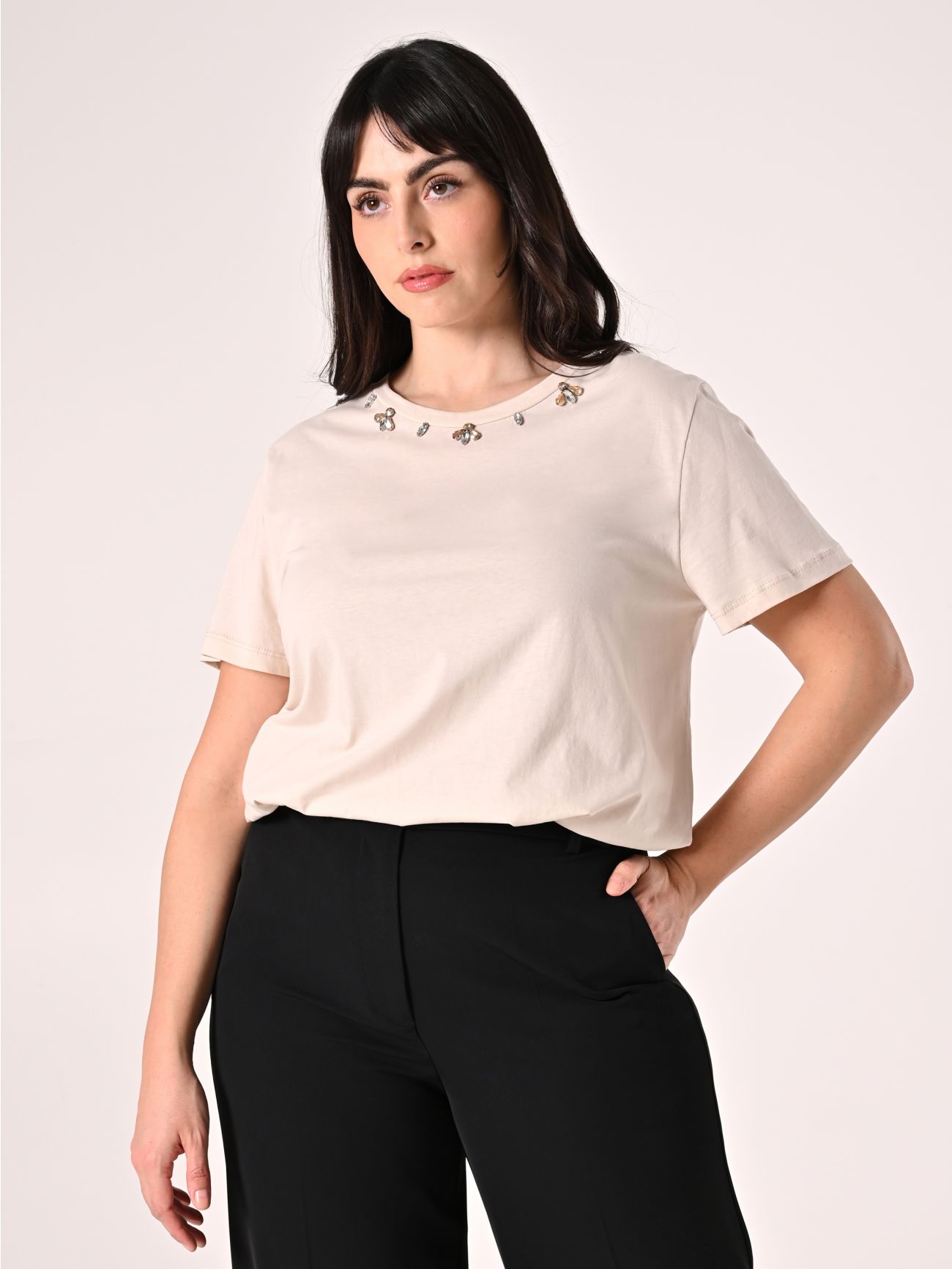 Curvy Beige T-Shirt with Gemstones in_i7