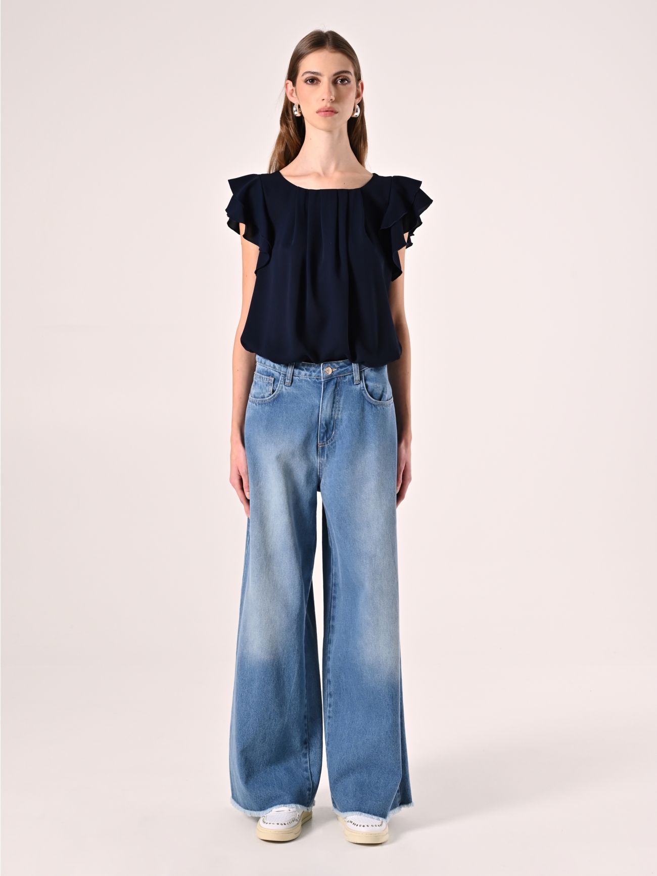 Bluse mit Flügelärmeln in Marineblau det_1