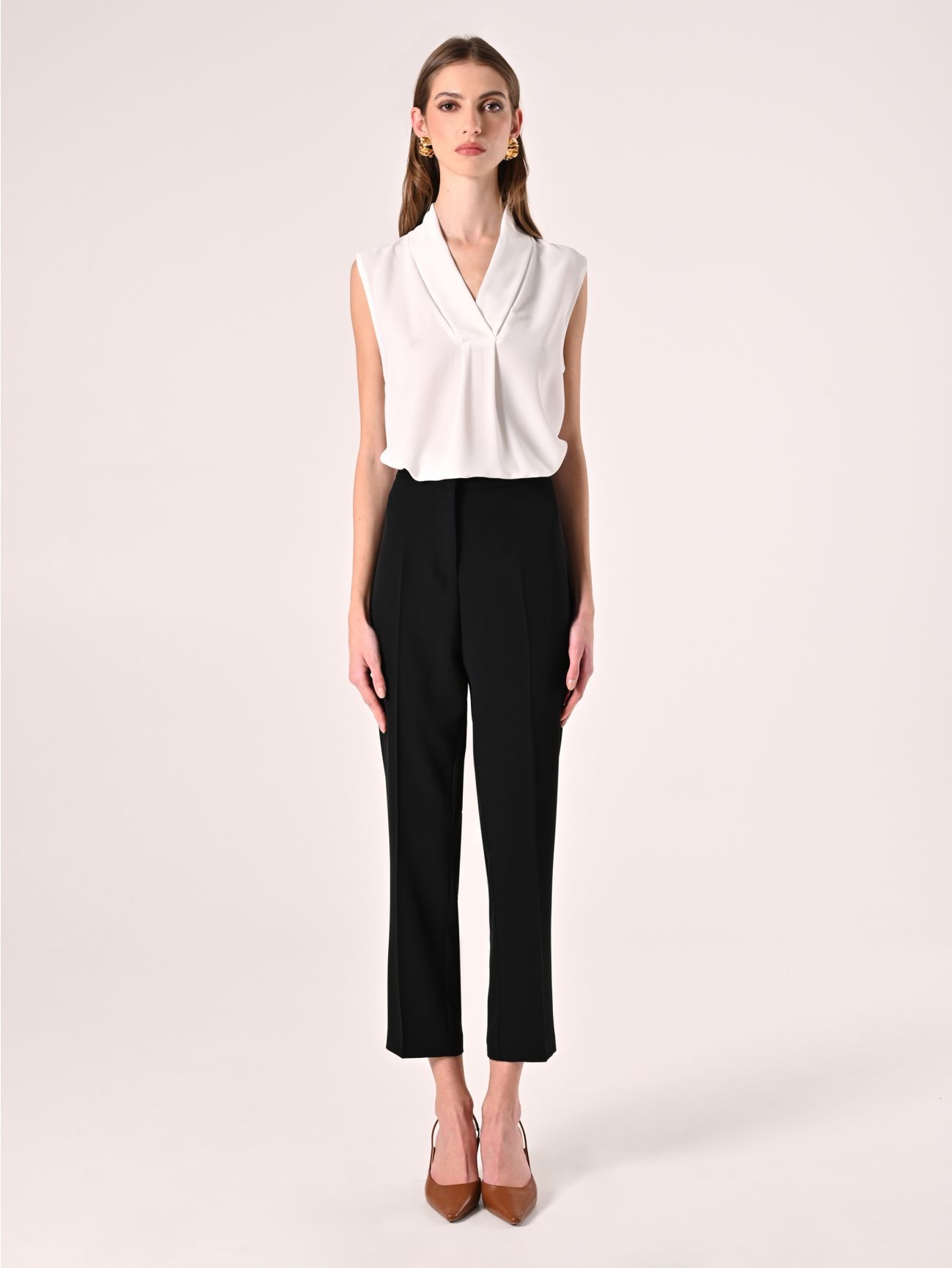 White Blouse with Fold-Over Neck det_1