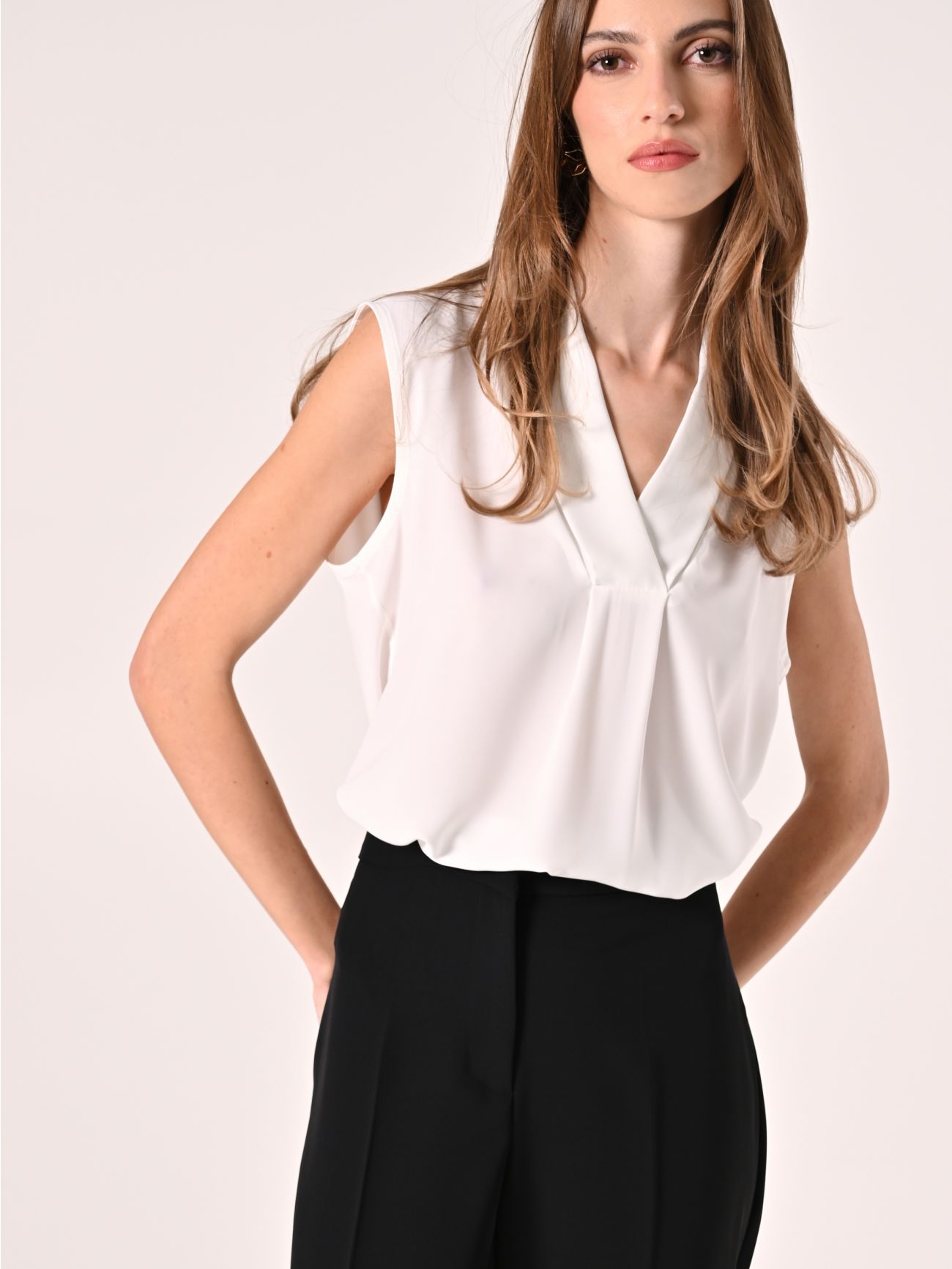 White Blouse with Fold-Over Neck in_i7
