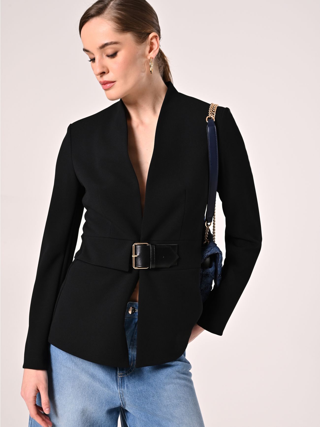 Veste noire en néoprène avec boucle  Rinascimento