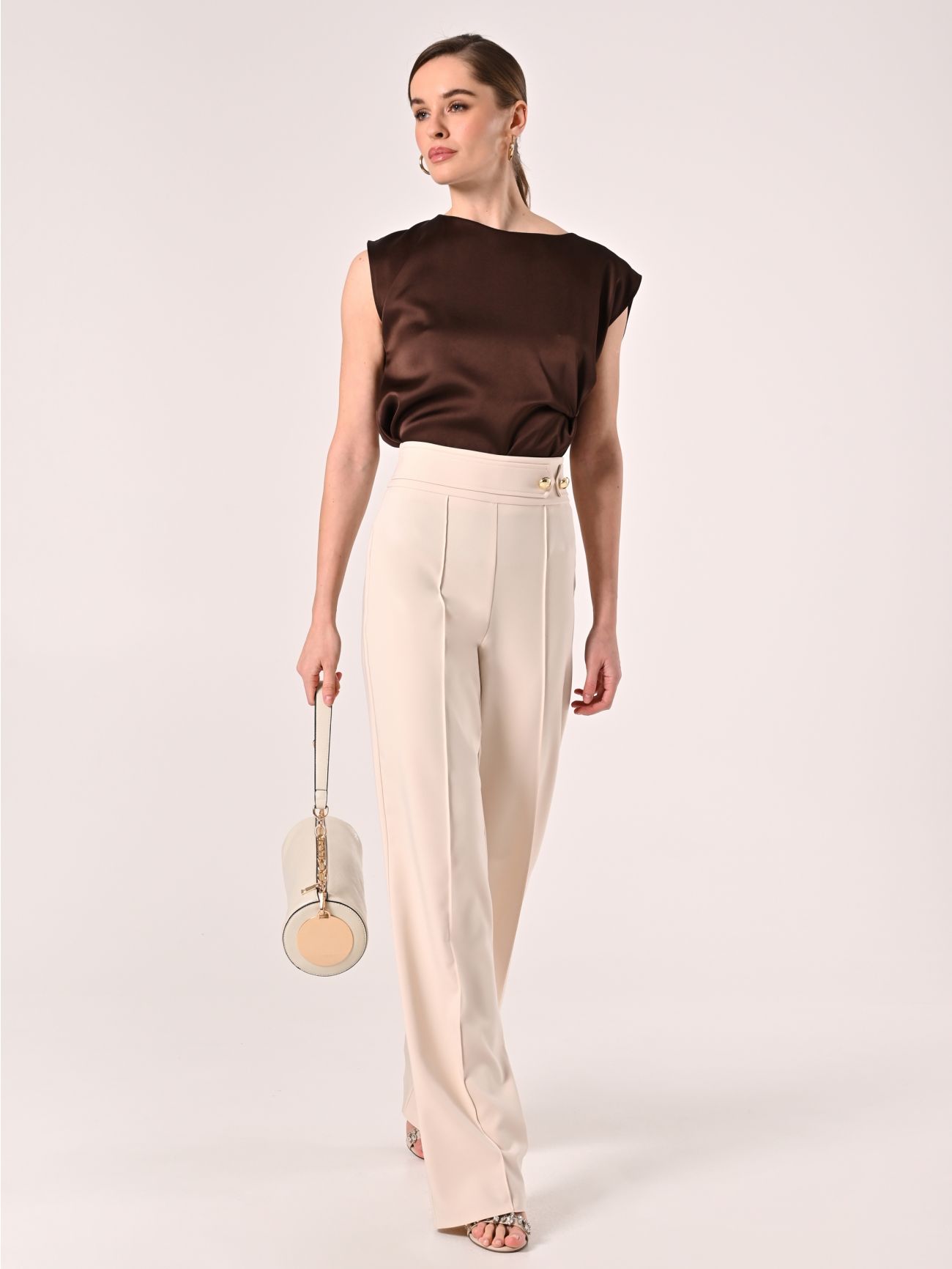 Ausgestellte Hose aus technischem Gewebe in hellem Beige  Rinascimento