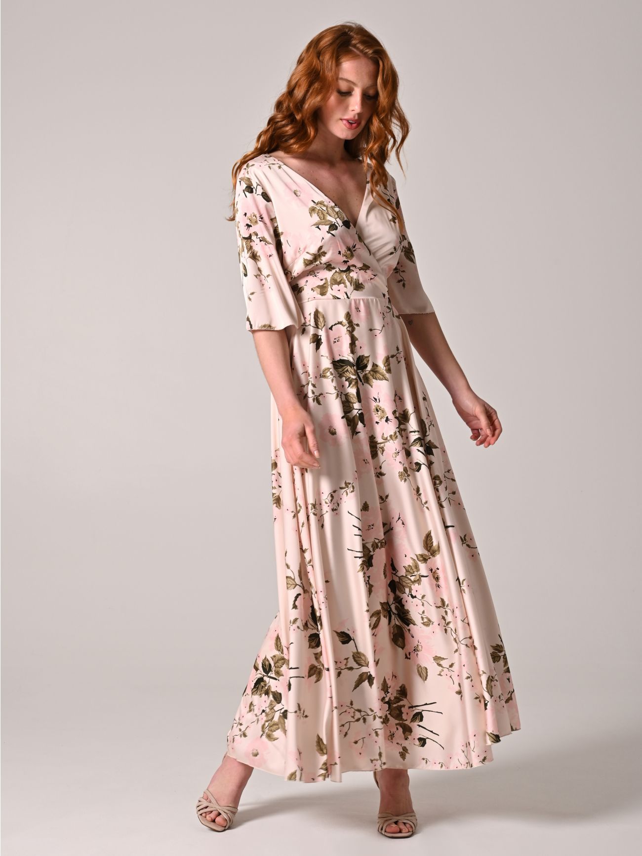 Langes Kleid mit Blumenmuster in Rosa sp_e1