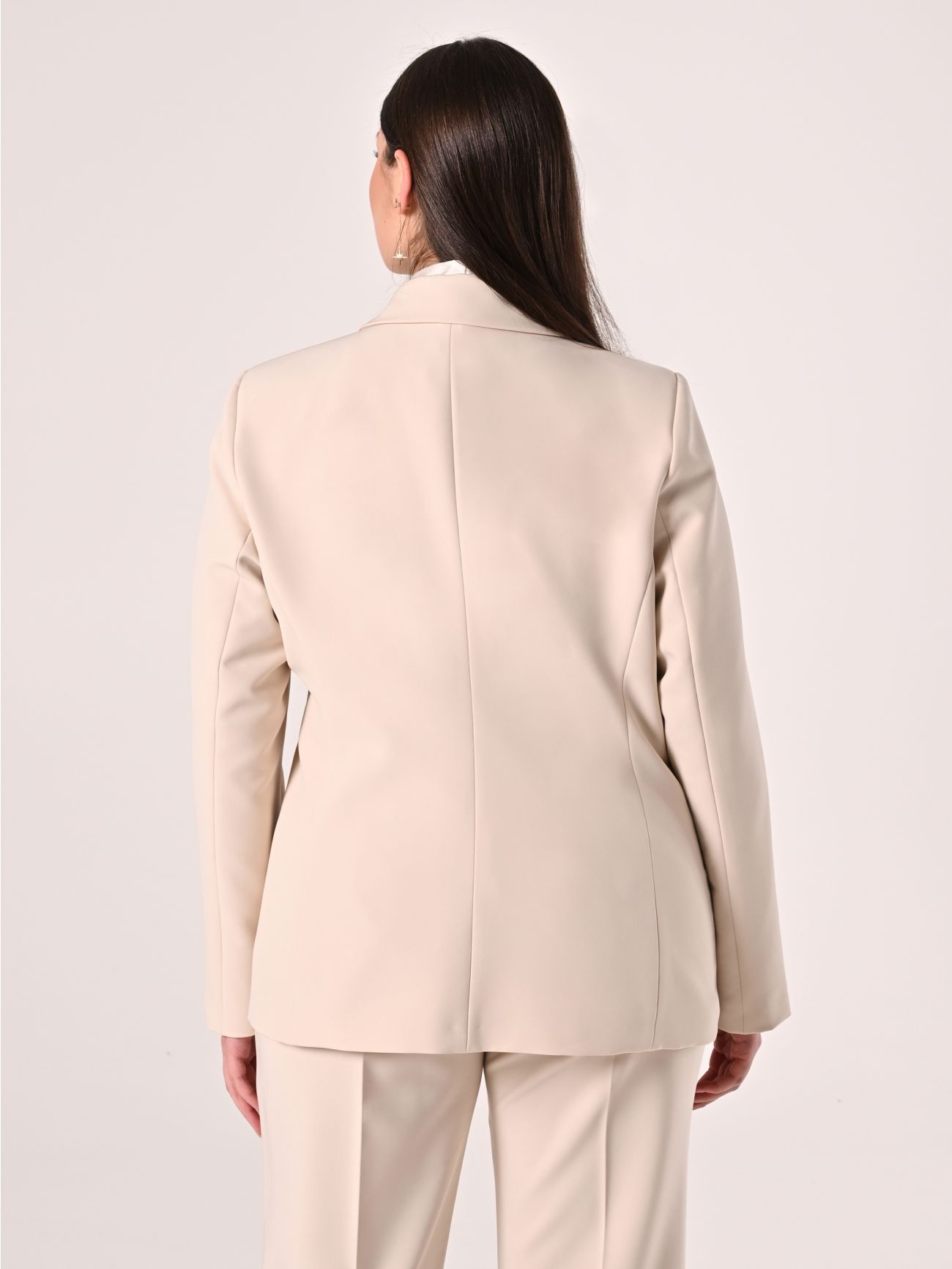 Curvy-Jacke in hellem Beige det_3