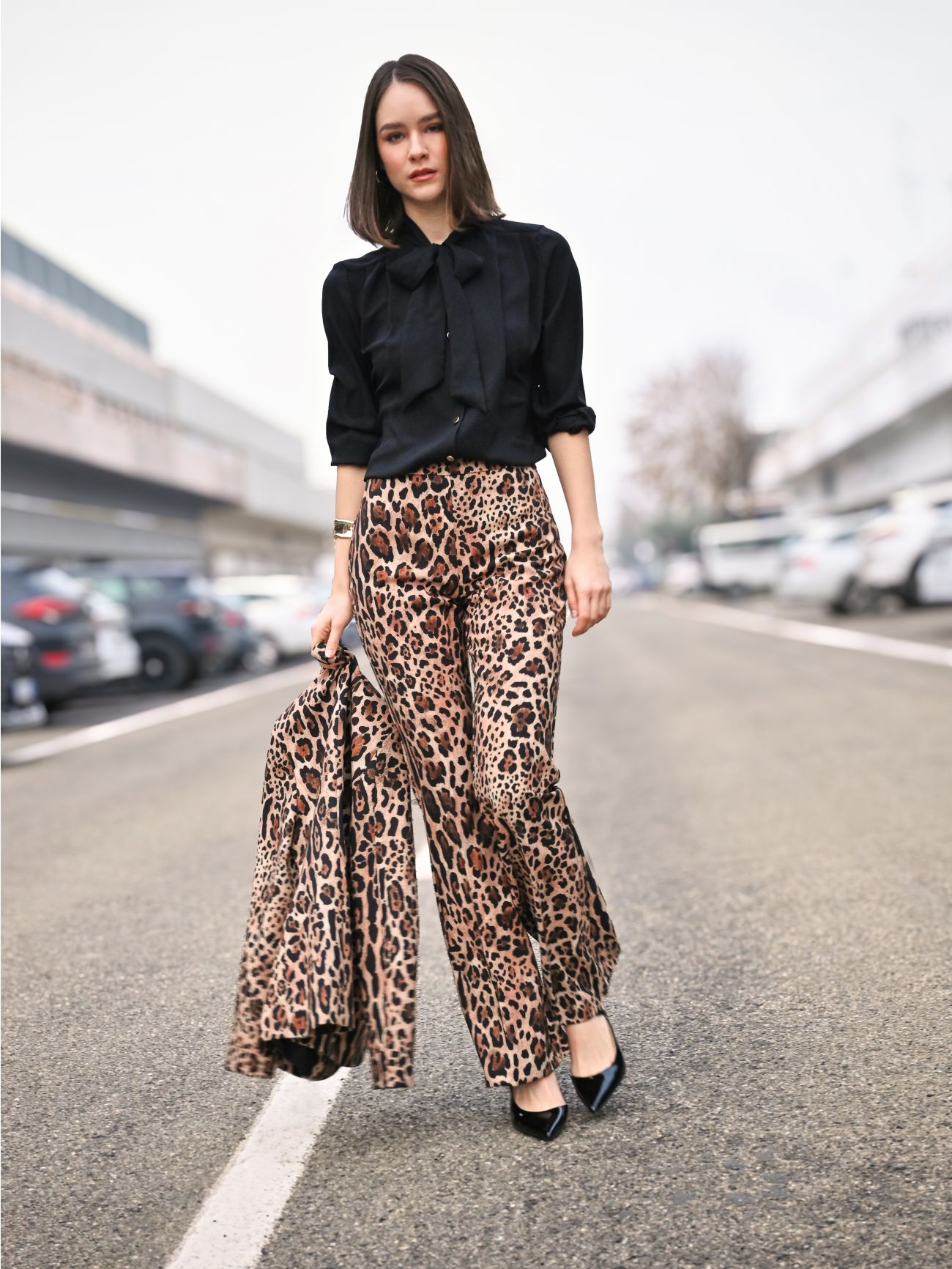 Bluse mit Schleife und Abnähern in Weiß  Rinascimento